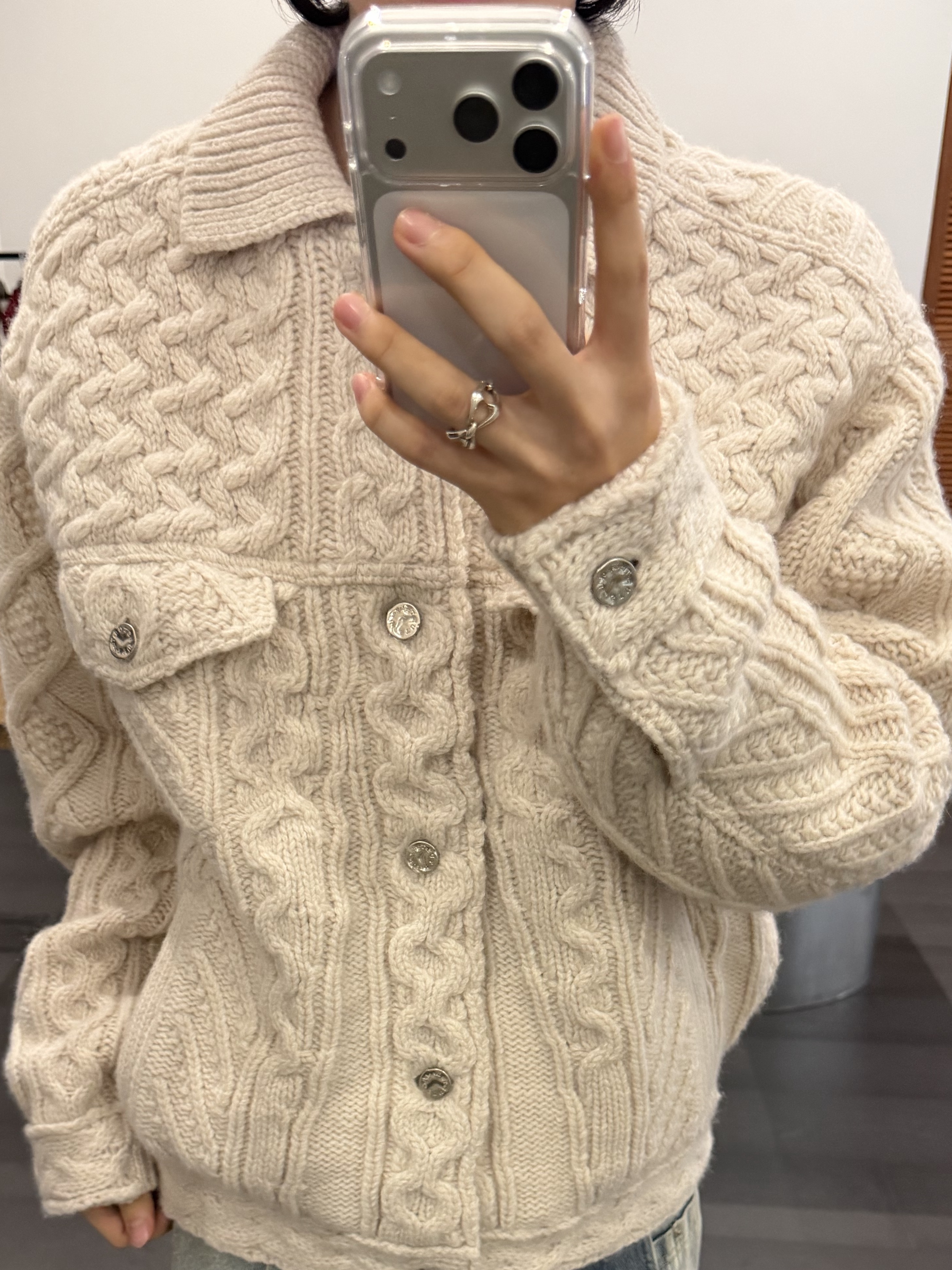 STU Fluffy Stripe Cardigan Burgundy, STU Fluffy Stripe Cardigan Brown 착용 스타일 - 7