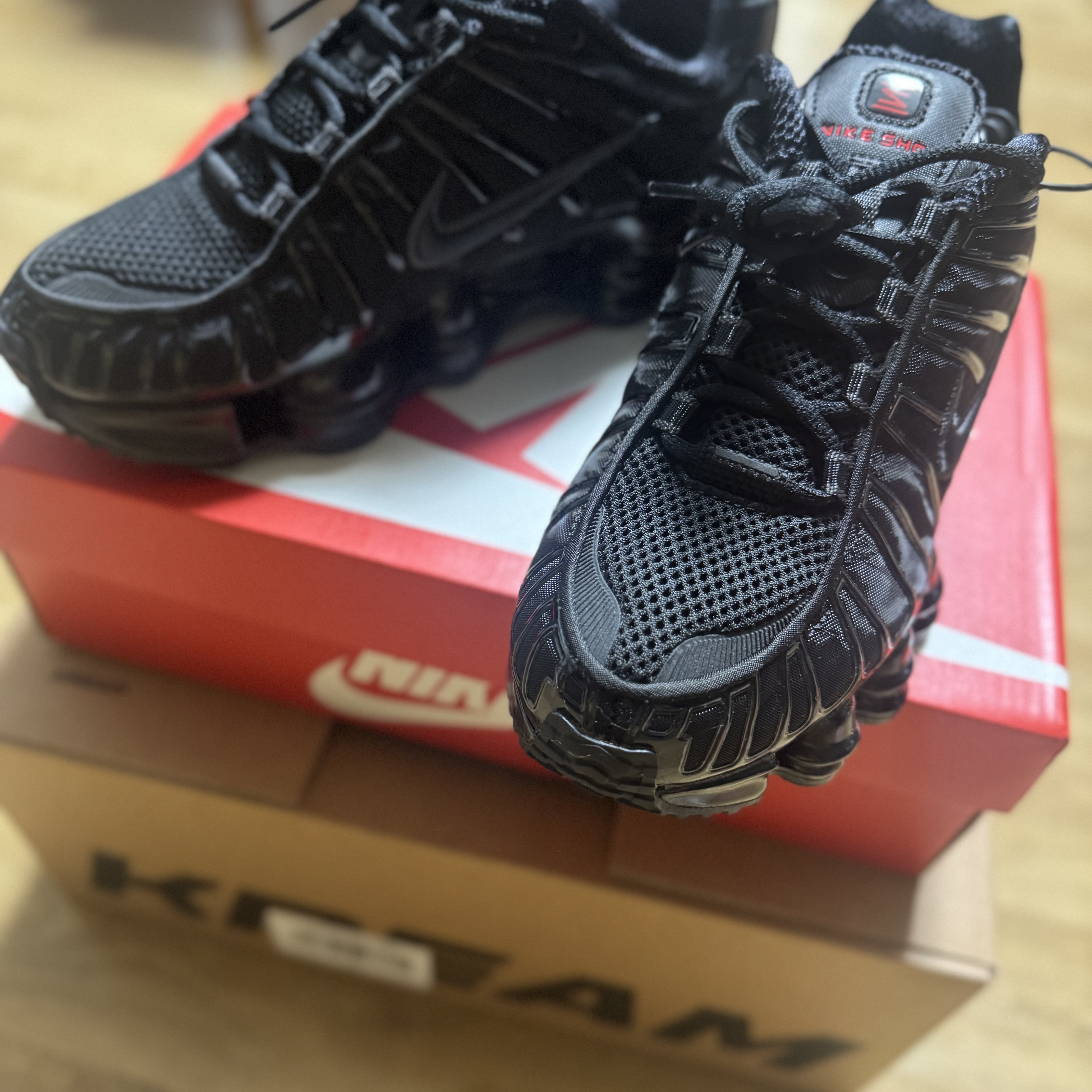 (W) Nike Shox TL Black and Max Orange 착용 스타일 - 4