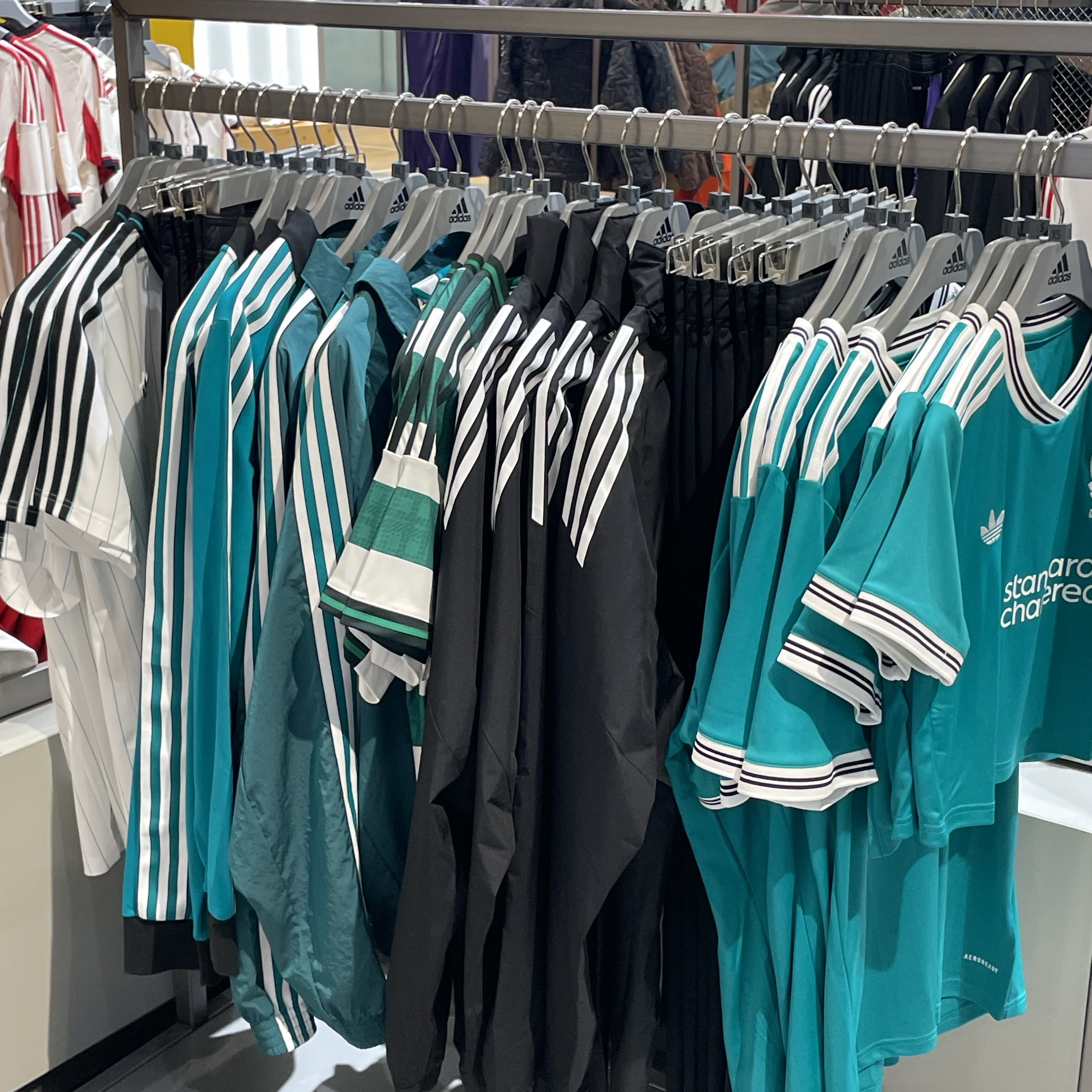 Adidas Liverpool FC 2025/26 Third Jersey Sea Green - KR Sizing (Non Marking Ver.), Casio LTP-V007D-7B 착용 스타일 - 2