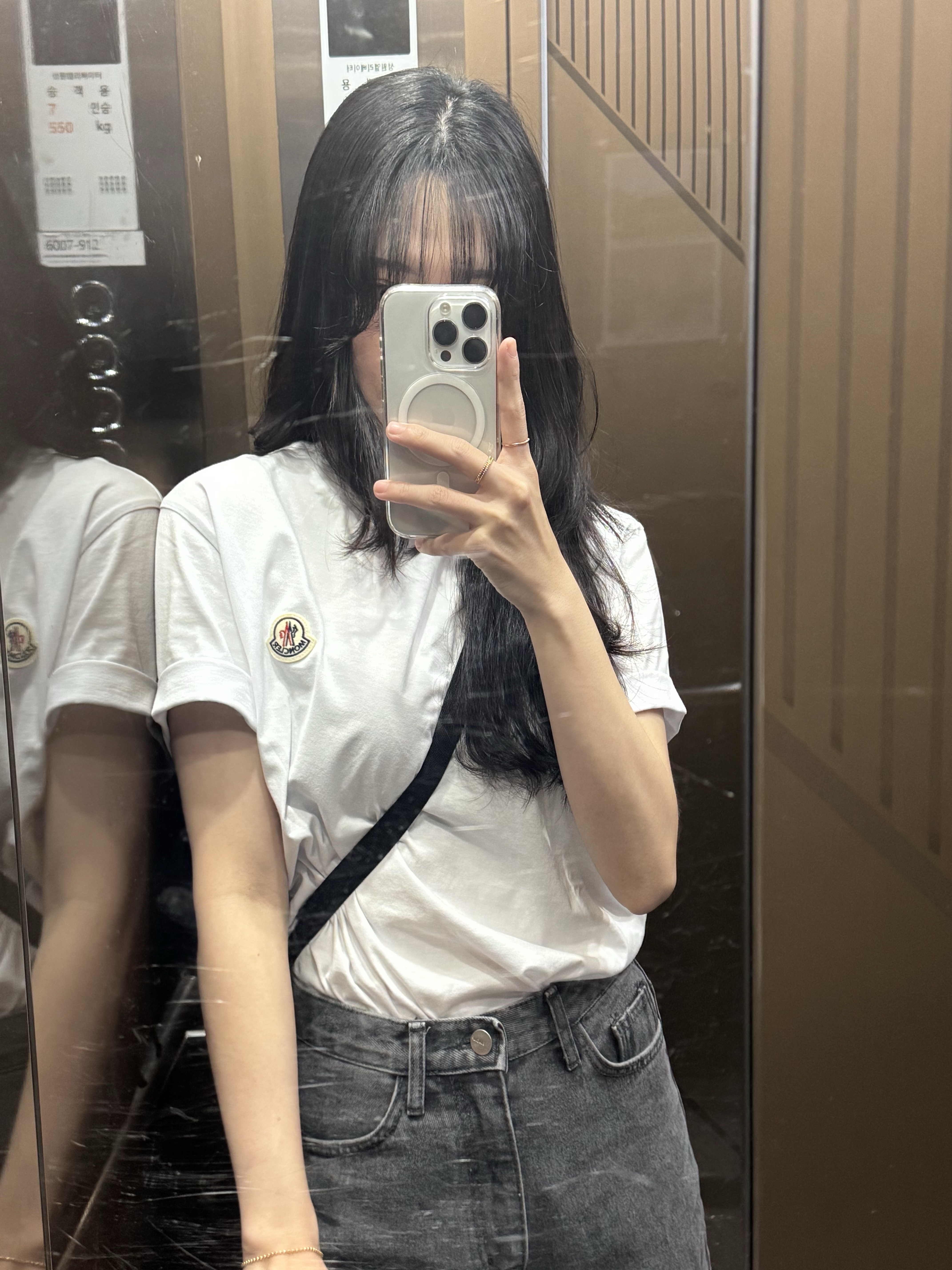 Moncler Logo Patch Cotton T-Shirt White Black Gray (Set of 3) - 25FW, Arc'teryx Mantis 1 Waistpack Black II 착용 스타일