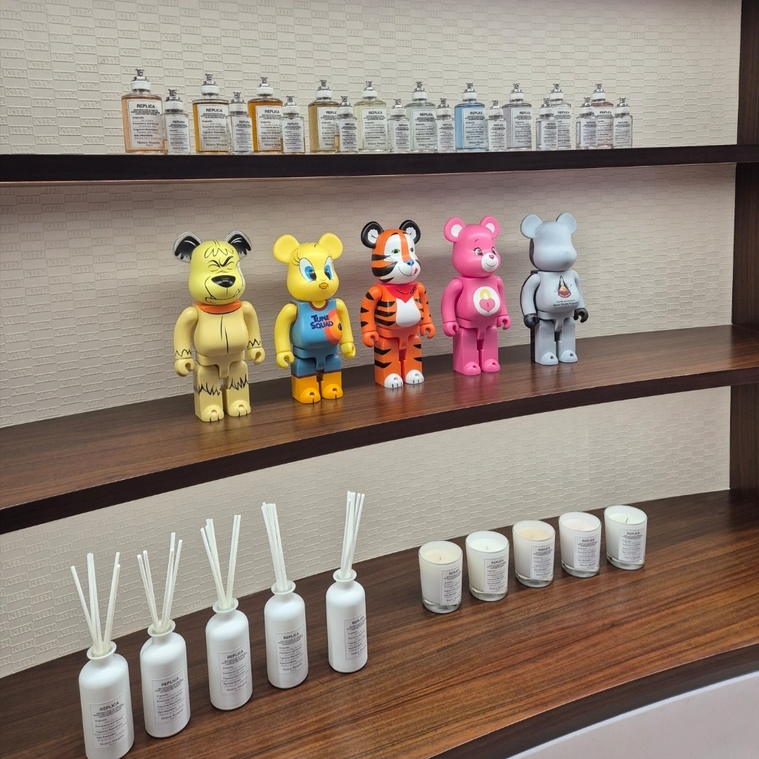 Bearbrick Spacejam: A New Legacy Tweety 100% & 400% Set 착용 스타일