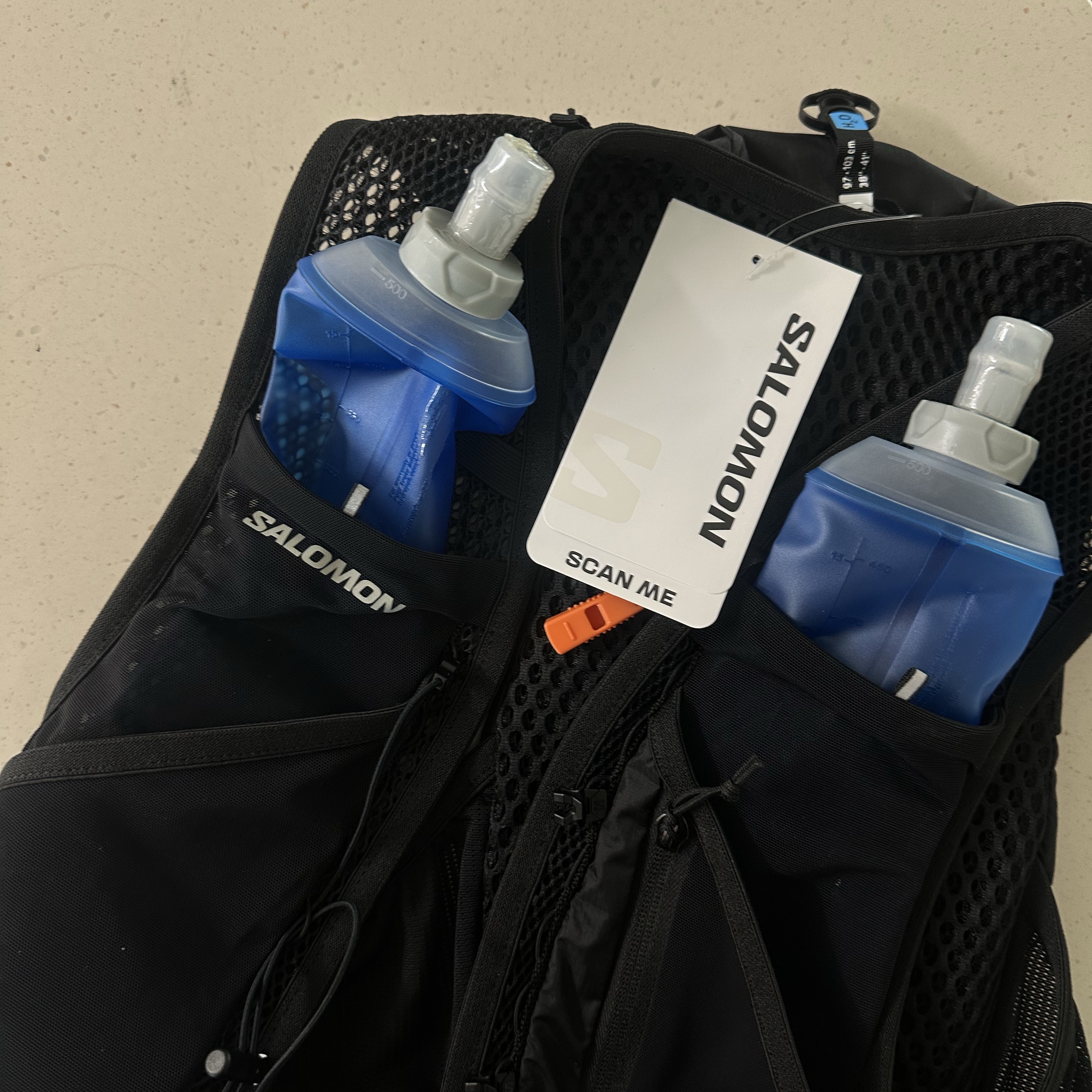 Salomon Active Skin 8 Set Black Metal 착용 스타일