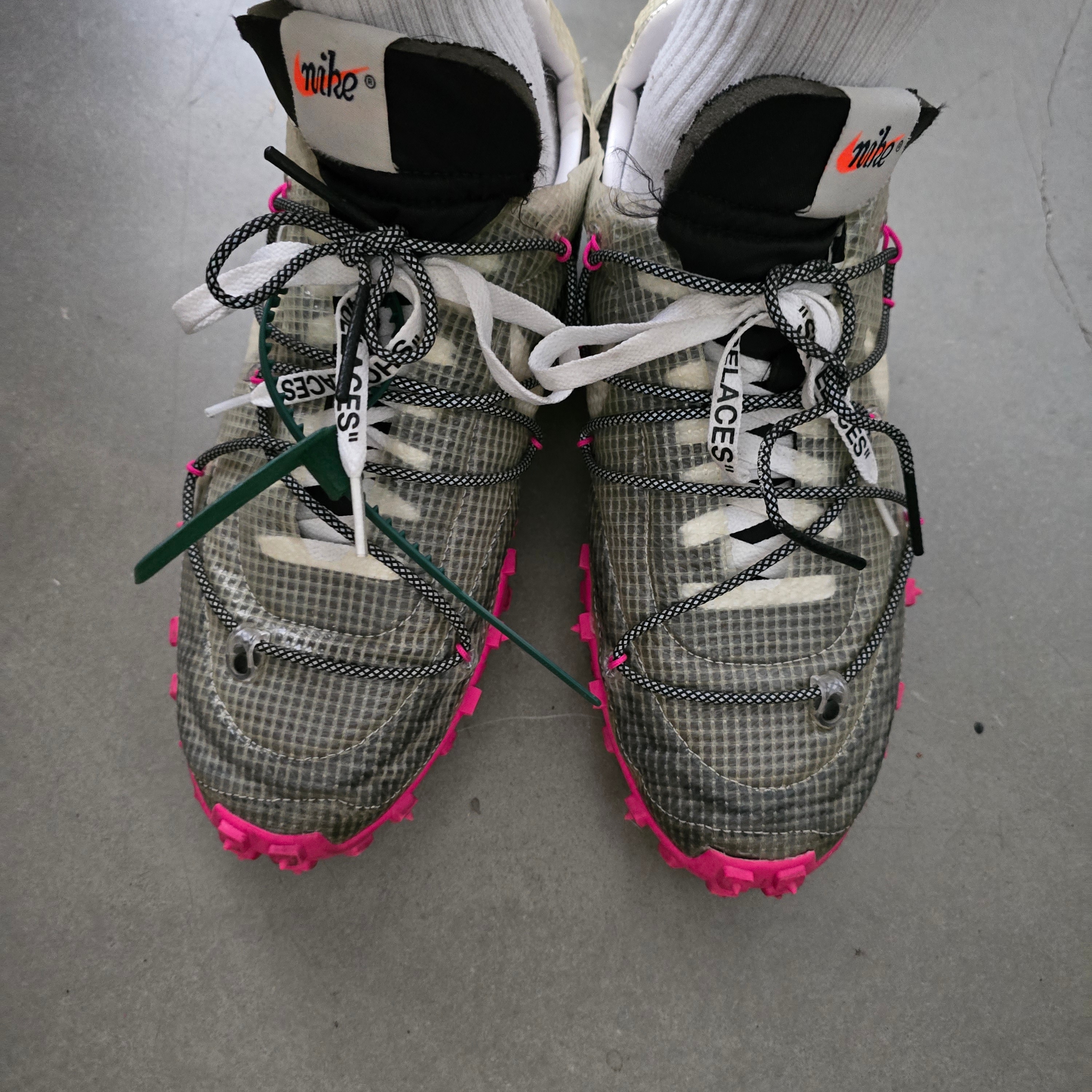 (W) Nike x Off-White Waffle Racer Black 착용 스타일