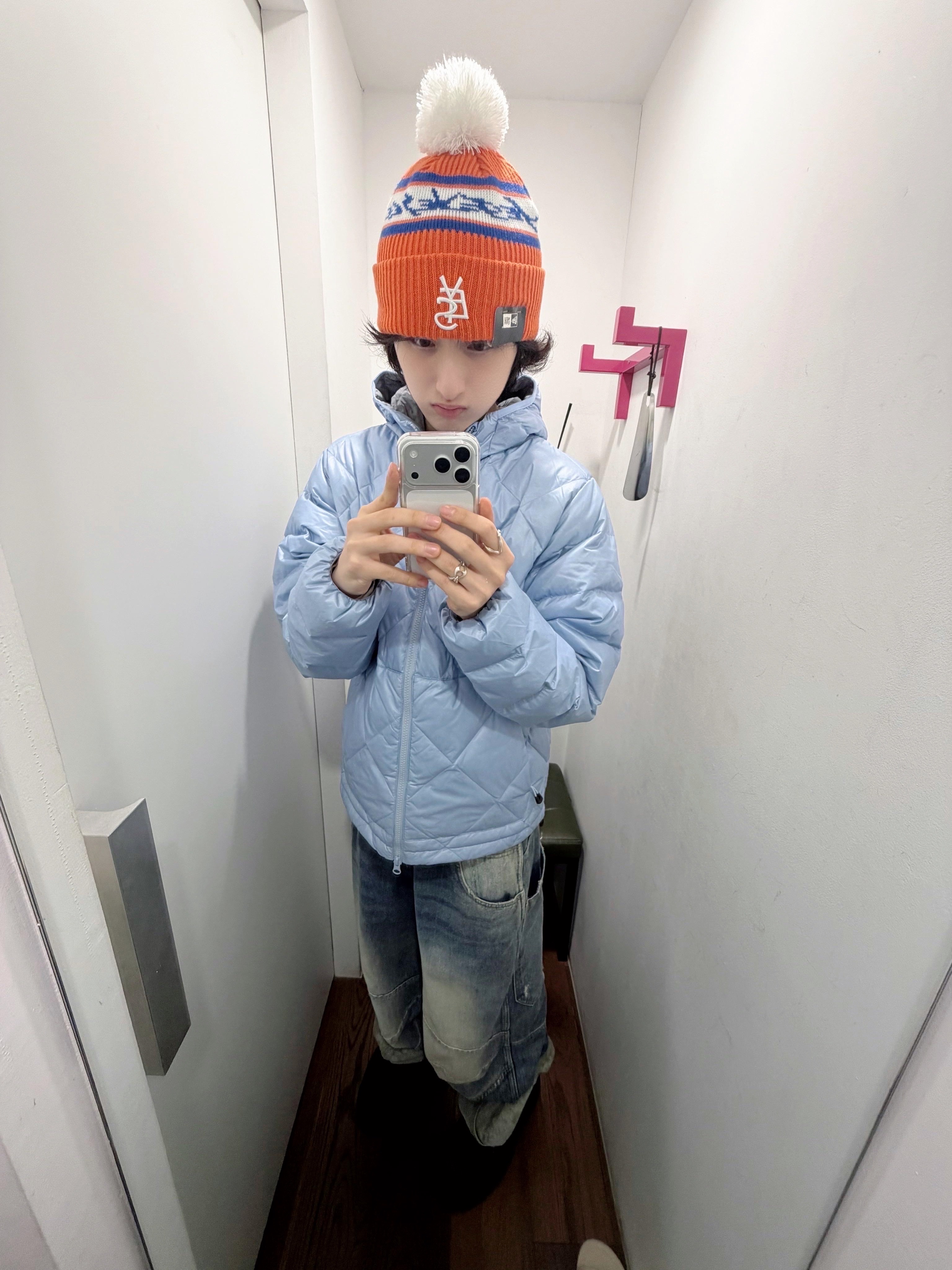 YESEYESEE Wafer Goose Down Jacket Misty Blue, MJD 3D Knee Denim Pants Blue 착용 스타일 - 1