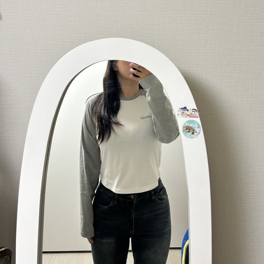 (W) Emis Rose Raglan T-Shirt White 착용 스타일 - 2