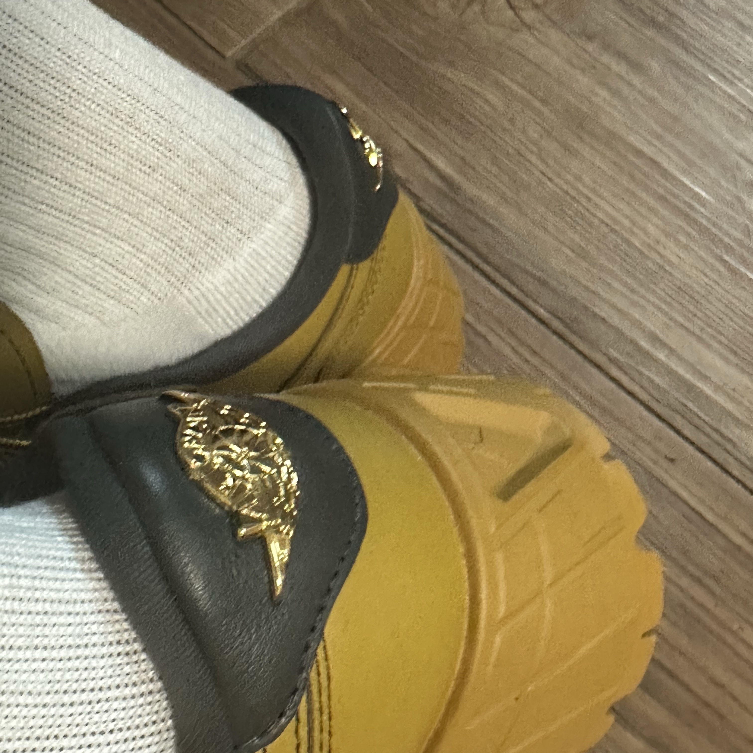 (W) Jordan 1 Brooklyn Low Wheat Team Red 착용 스타일 - 4