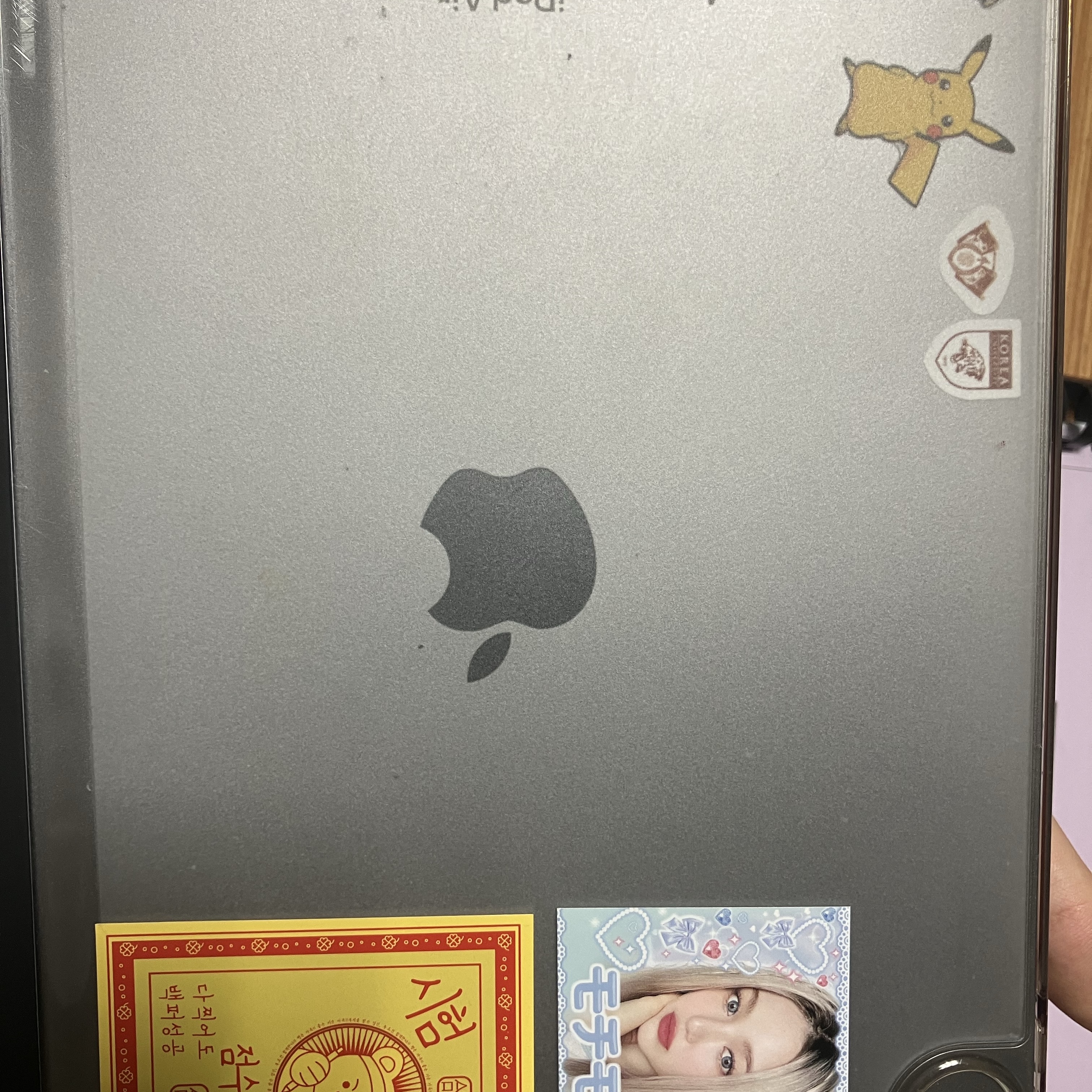 Apple iPad Air 6th Gen 11-inch Wifi 128GB Space Gray (Korean Ver.) 착용 스타일