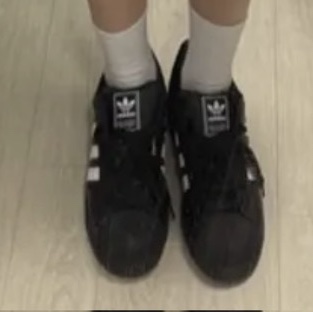 Adidas Superstar Triple Black 착용 스타일