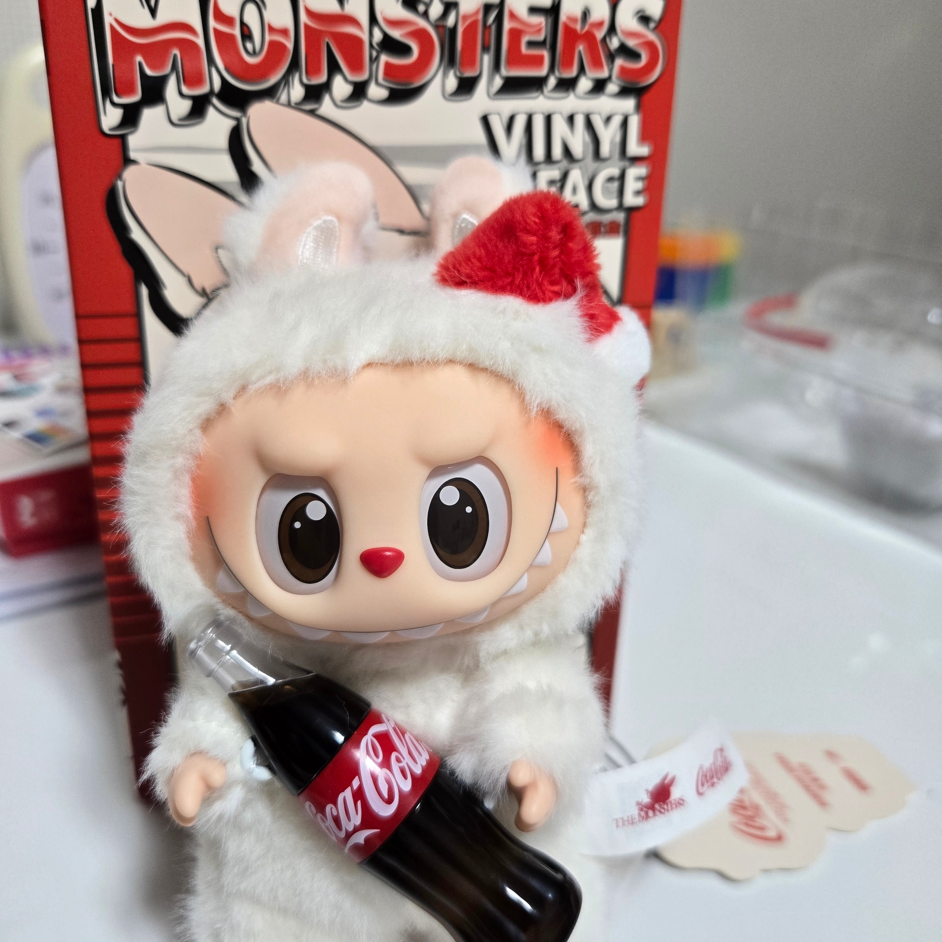 Pop Mart Labubu The Monsters Pin For Love Series Vinyl Plush Pendant Sealed Case (A-M) (1 Blind Box) 착용 스타일