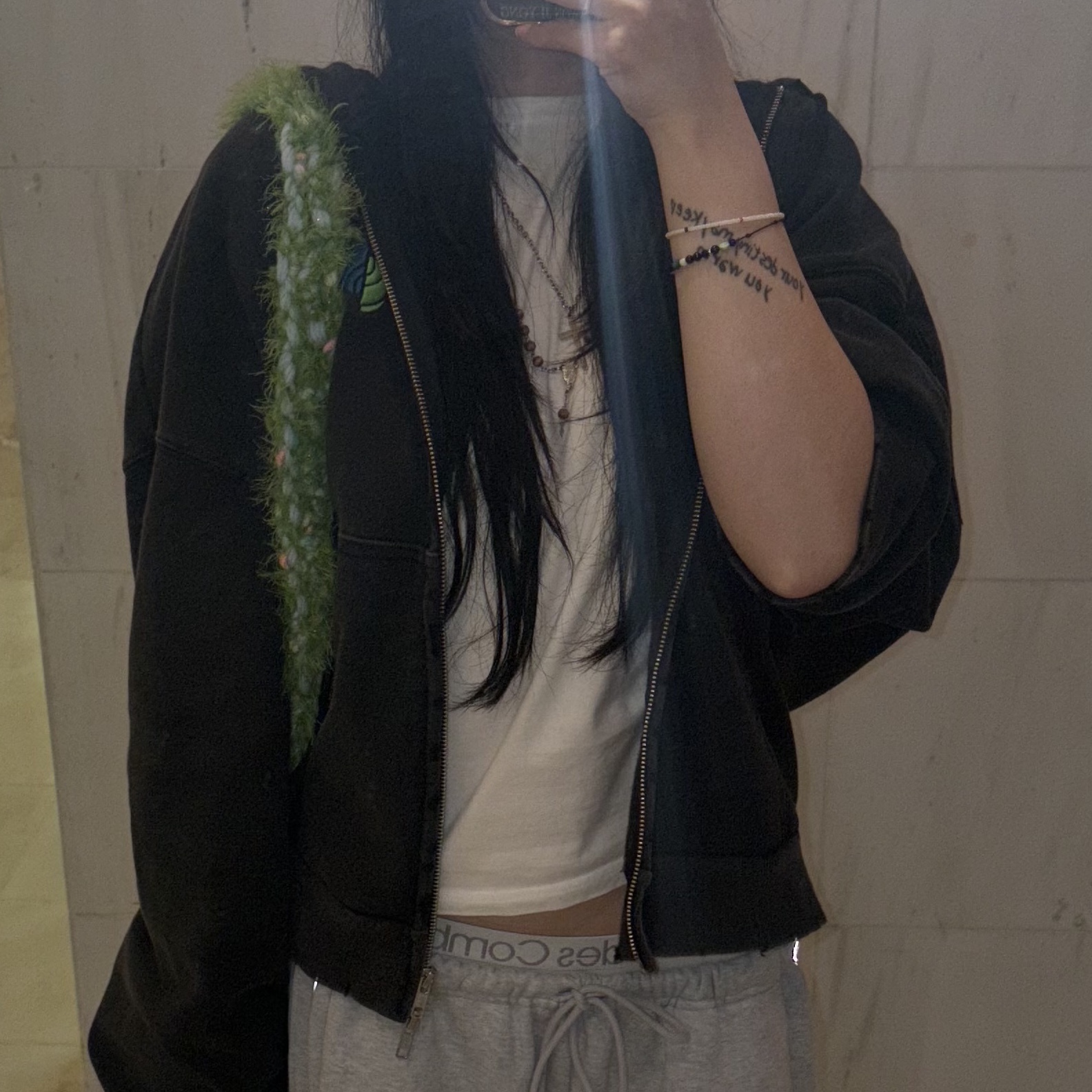 Project G/R SPC Cropped Distressed Zip Hoodie Washed Black 착용 스타일 - 2