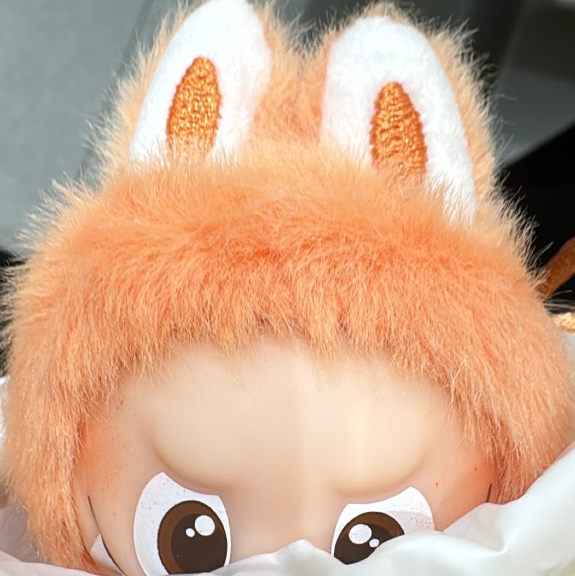 Pop Mart Labubu The Monsters Pin For Love Series Vinyl Plush Pendant Sealed Case (A-M) (1 Blind Box) 착용 스타일