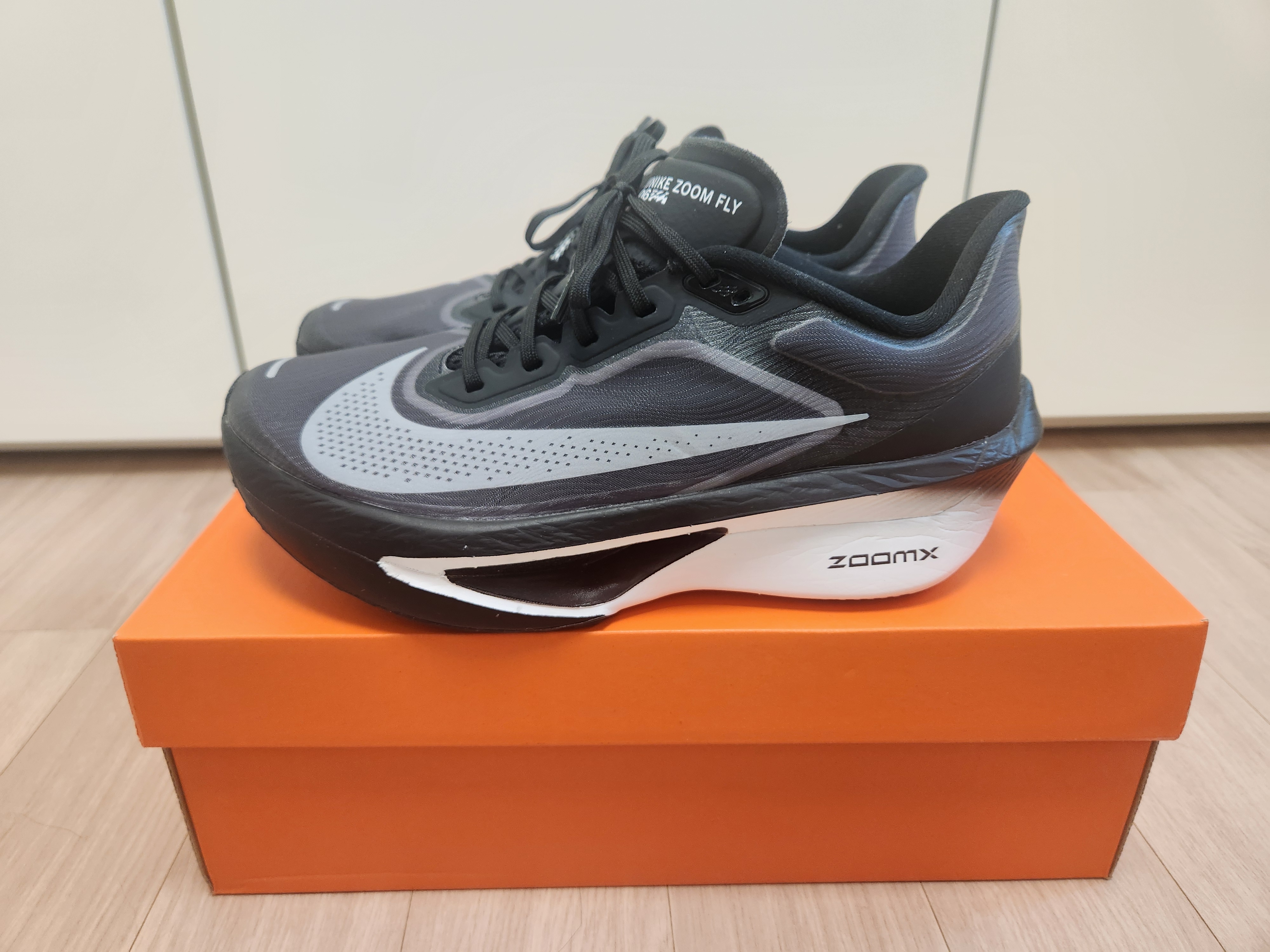 Nike Zoom Fly 6 Black Light Smoke Grey 착용 스타일
