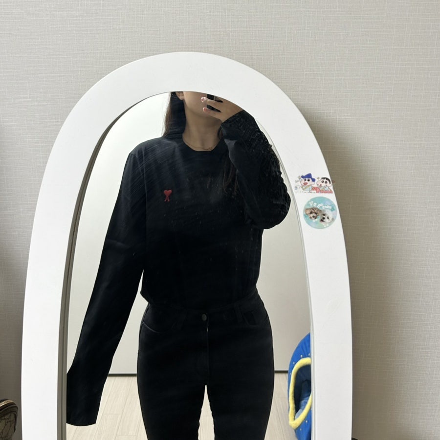 AMI de Coeur Long Sleeves T-Shirt Black 착용 스타일 - 1