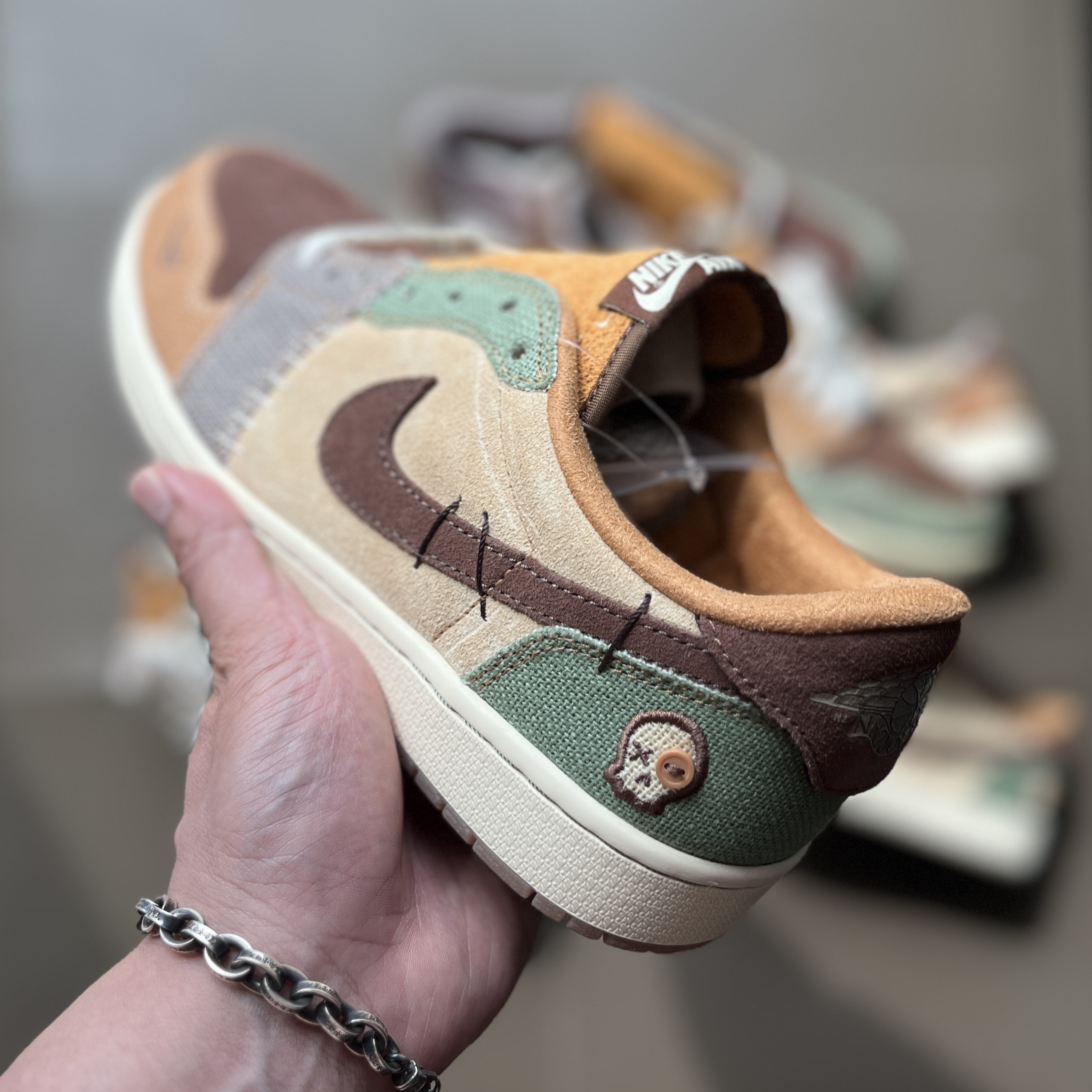 Jordan 1 x Zion Williamson Retro Low OG Flax and Oil Green 착용 스타일 - 2