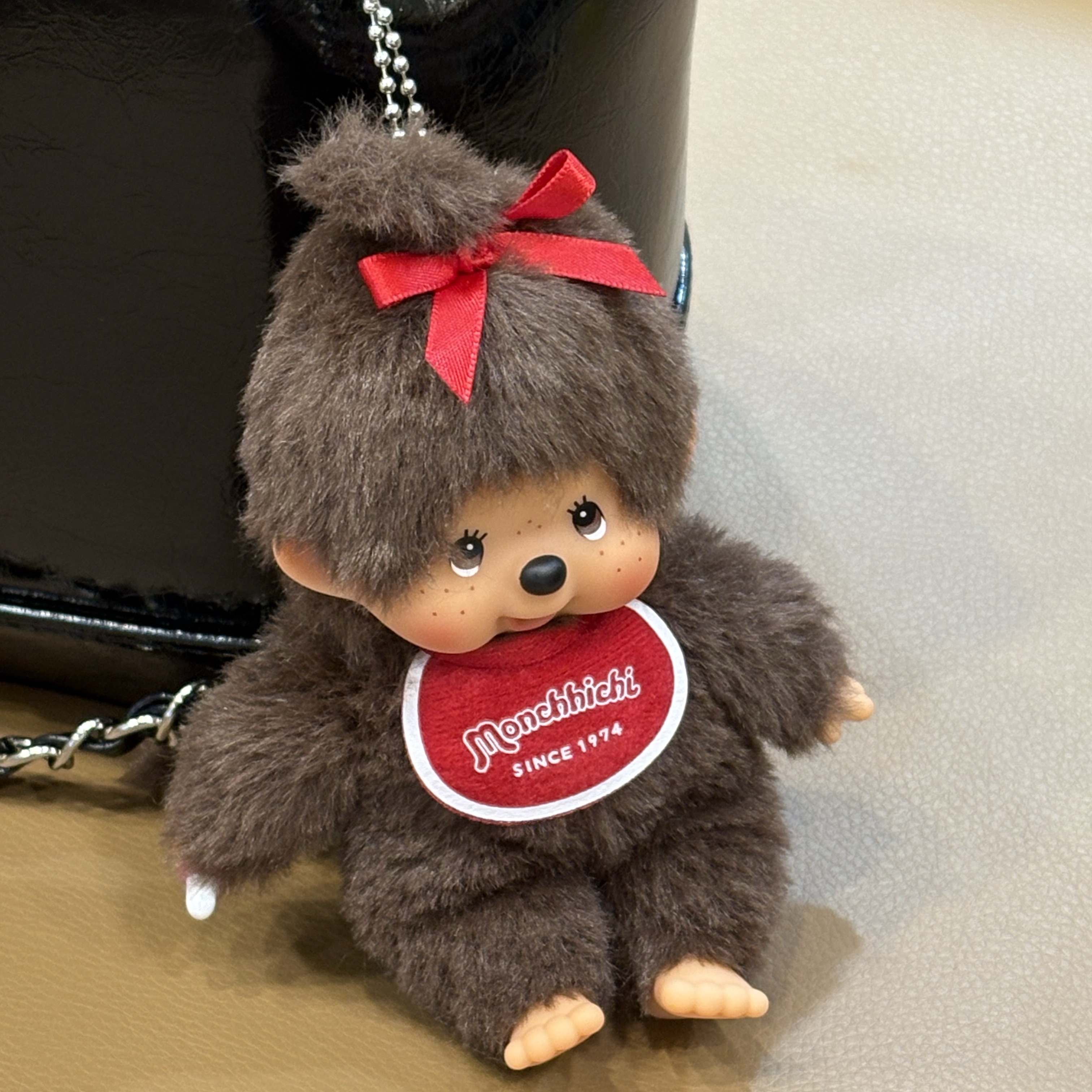 Monchhichi SS Girl Key Chain Brown 착용 스타일