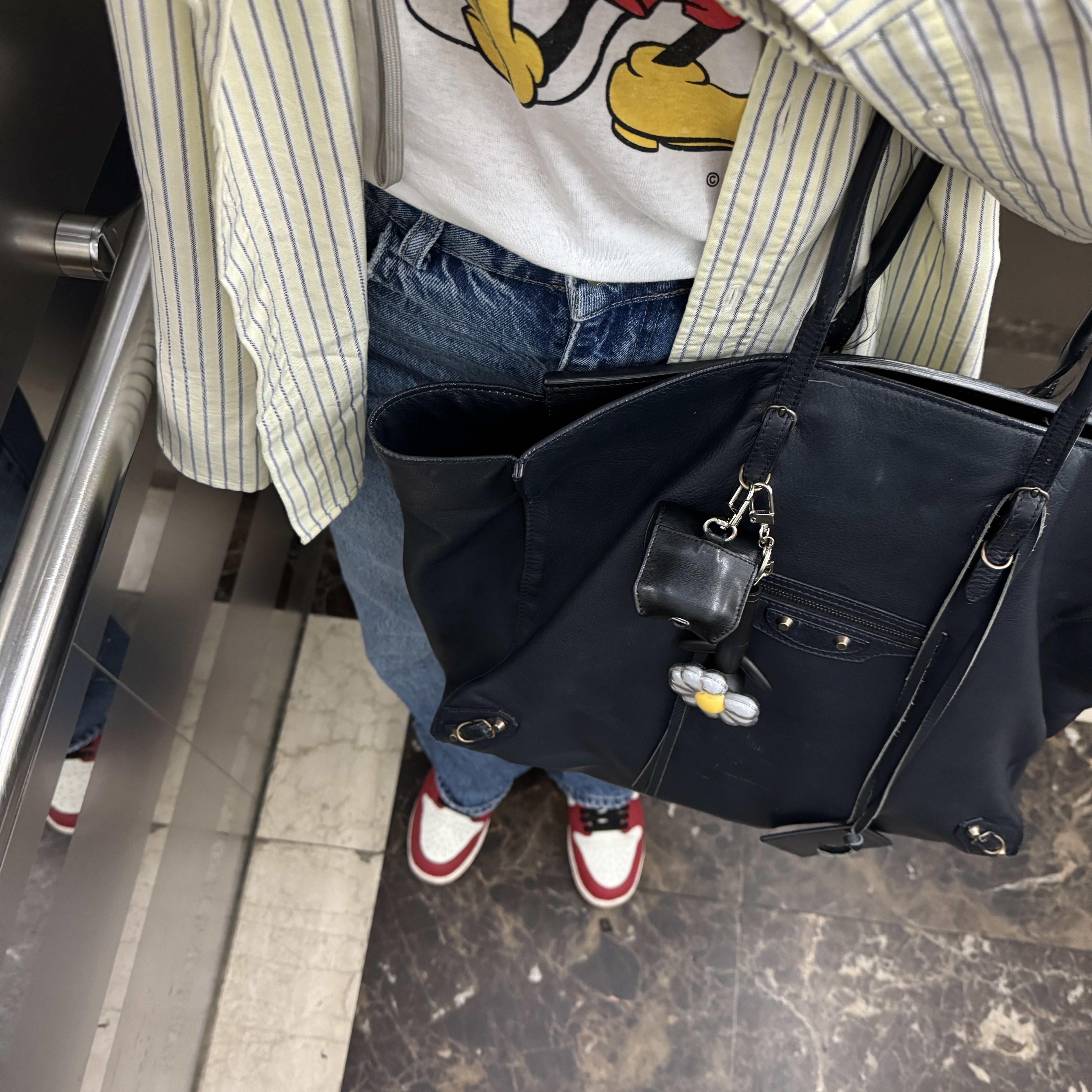 Jordan 1 Retro High OG Chicago 2022, G-DRAGON Ubermensch Official Mini Light Keyring 착용 스타일