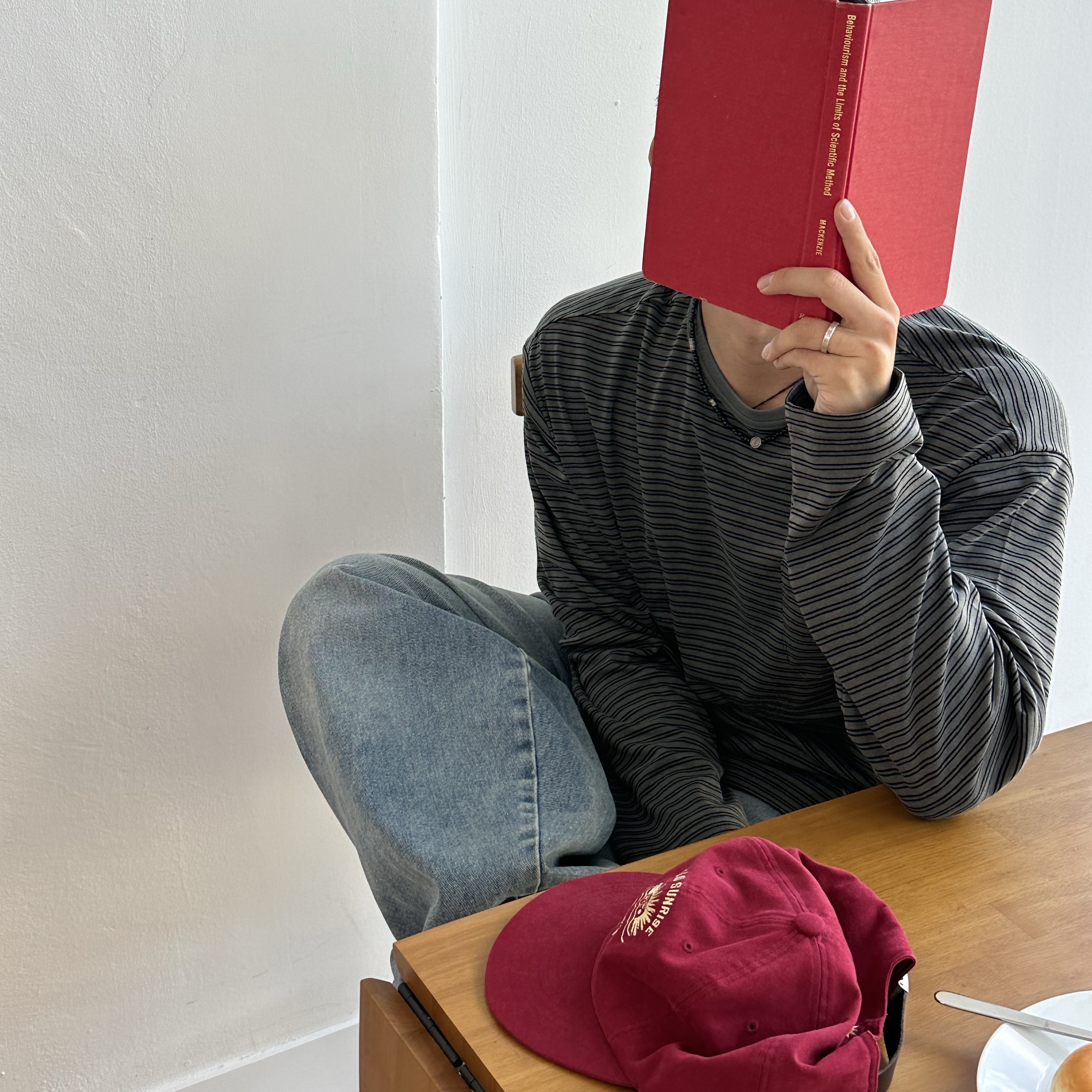 Hello Sunrise VTG Arch Logo Relaxed Fit Cap Red 착용 스타일