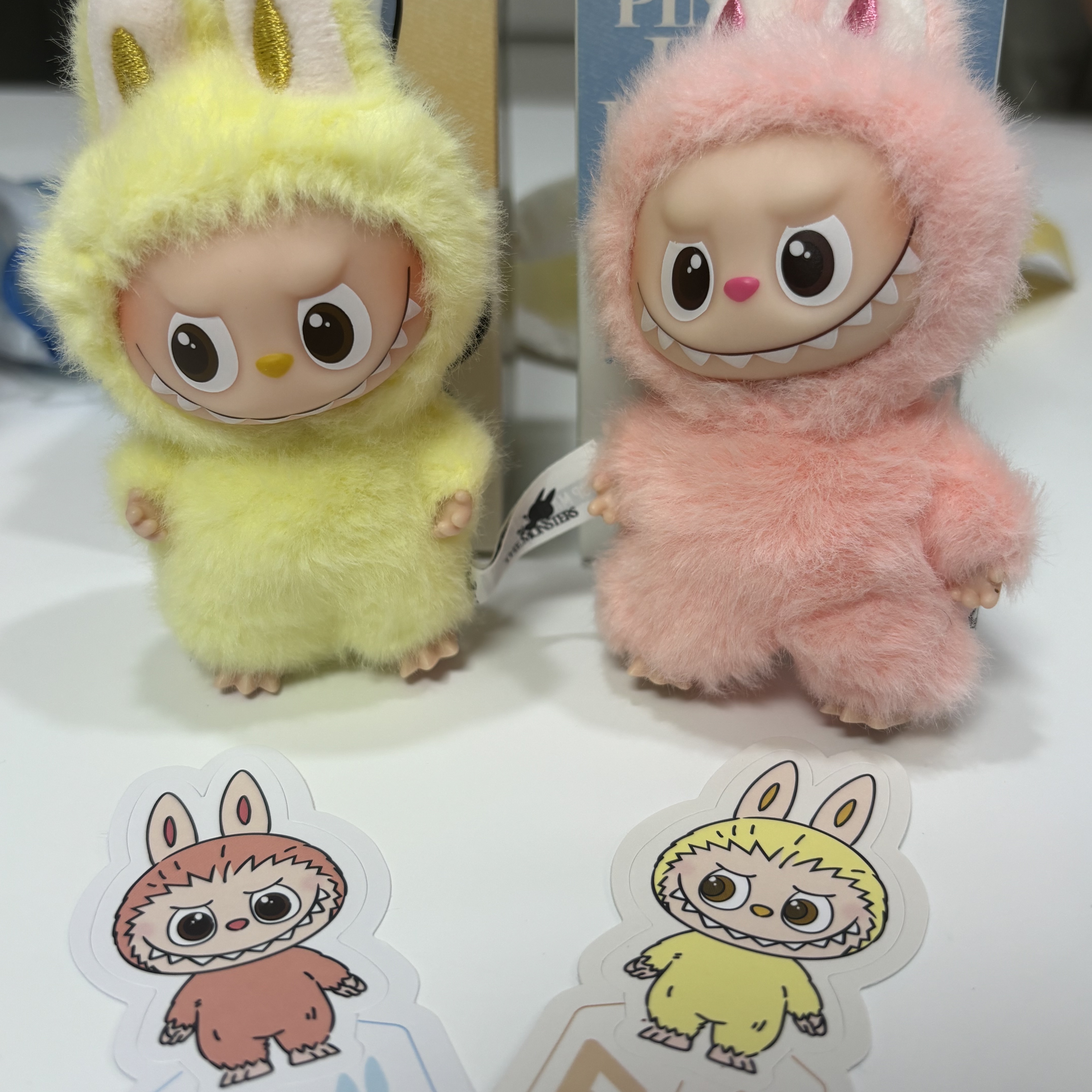 Pop Mart Labubu The Monsters Pin For Love Series Vinyl Plush Pendant Sealed Case (N-Z) (1 Blind Box) 착용 스타일