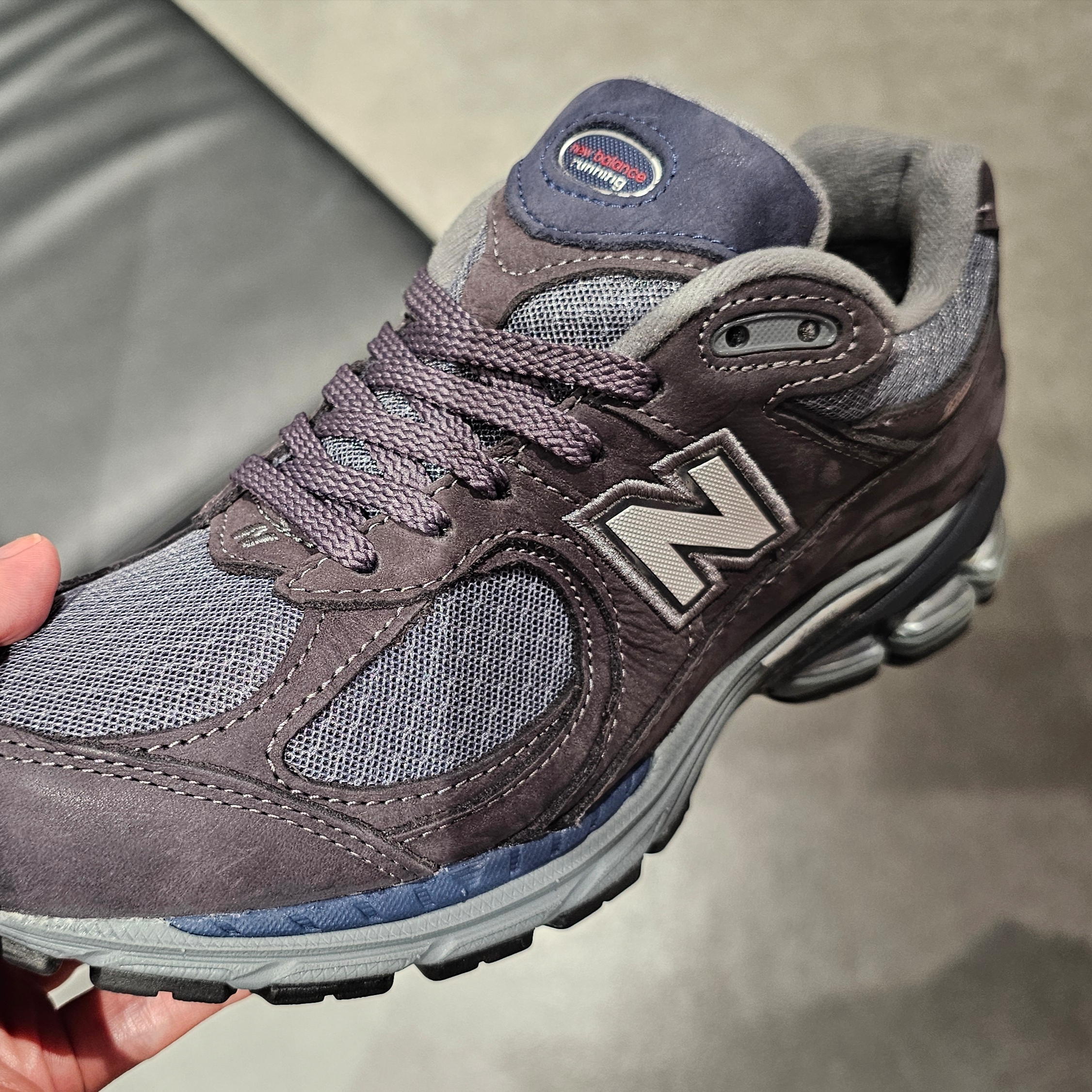 New Balance 2002R Castlerock 착용 스타일