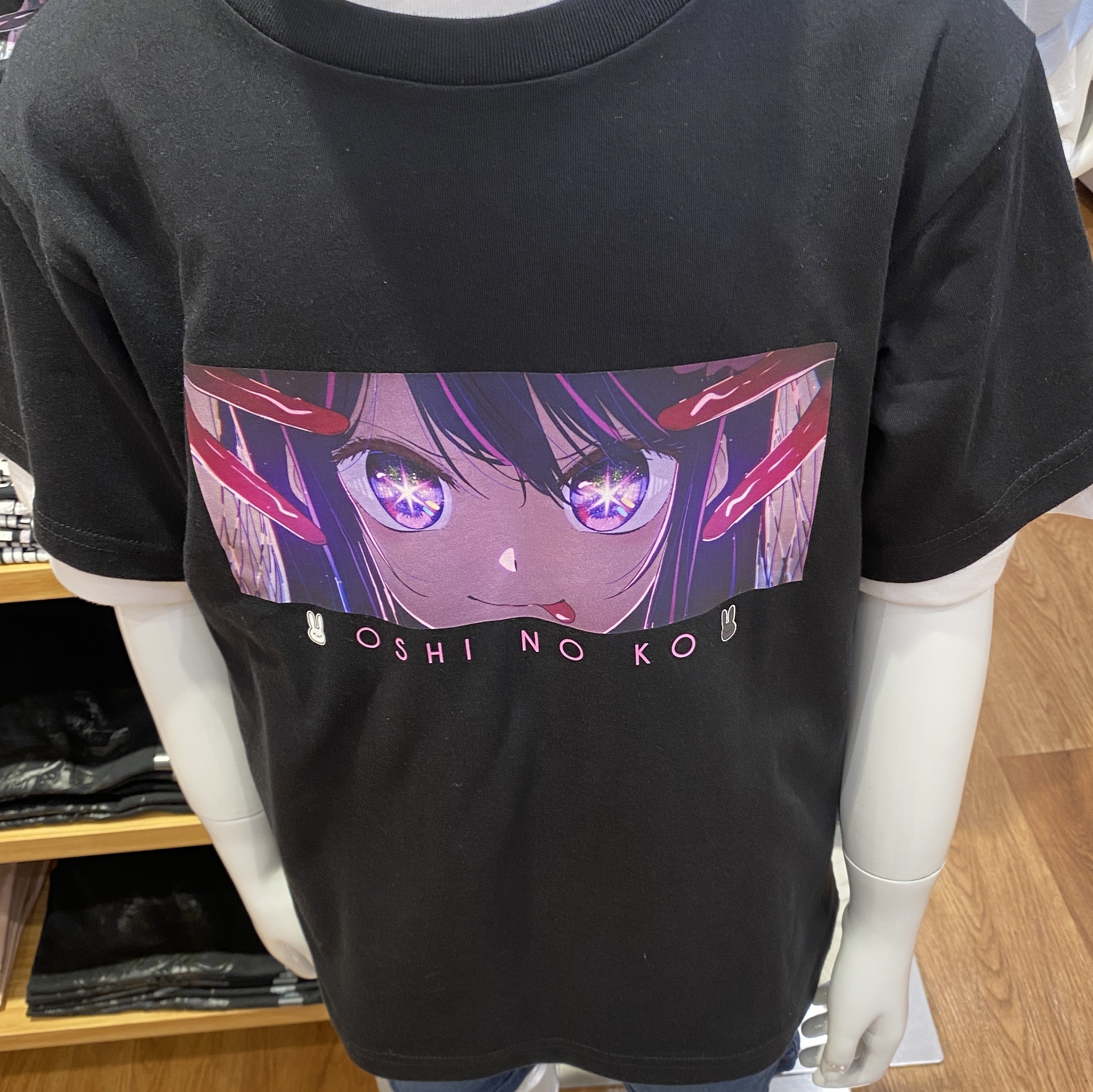 Uniqlo UT Oshi No Ko T-Shirt Black 착용 스타일