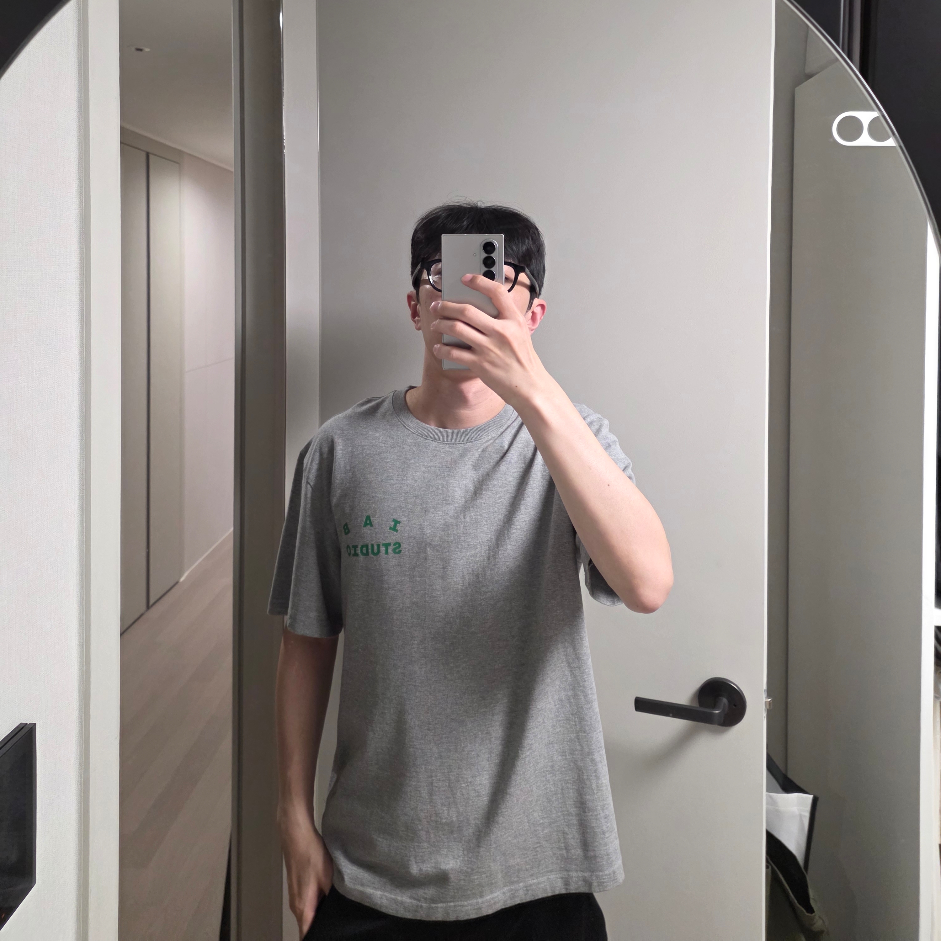 IAB Studio T-Shirt Gray Green - 22FW 착용 스타일