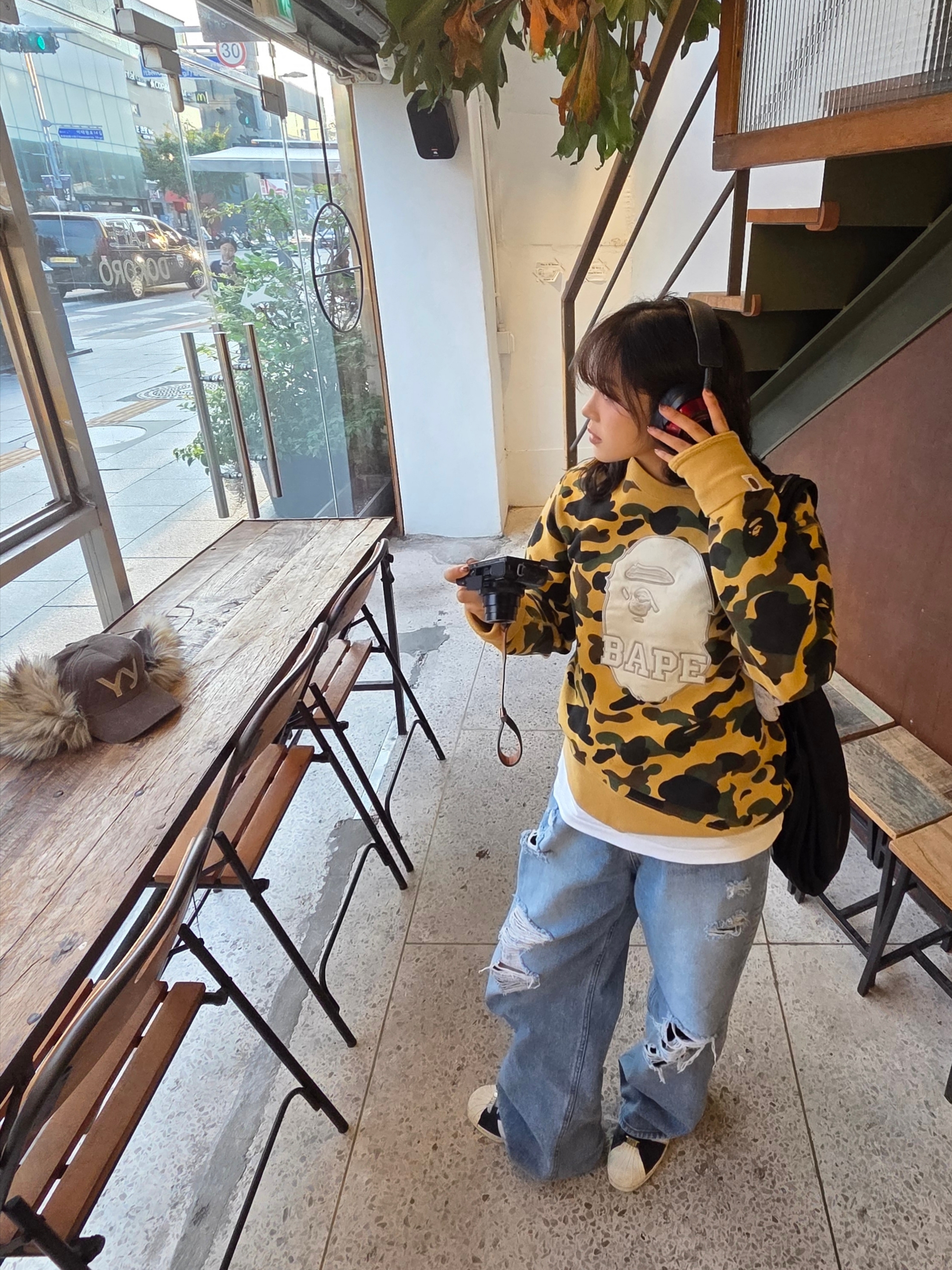 Adidas x BAPE Superstar 80s Core Black Off White, Open Yy Faux Fur Corduroy Earflap Cap Khaki 착용 스타일 - 4