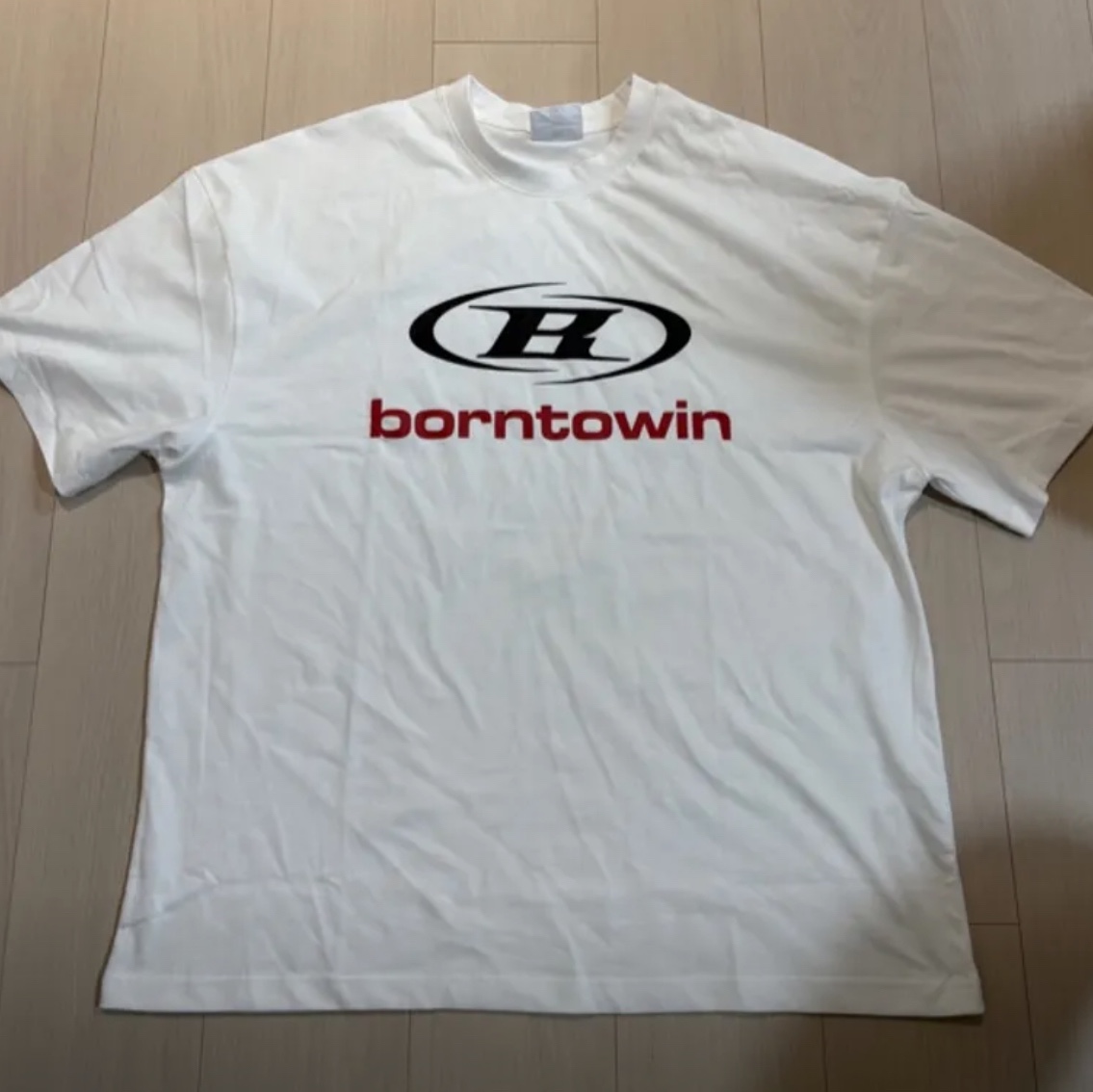 BORN TO WIN Symbol B Logo T-Shirts White 착용 스타일