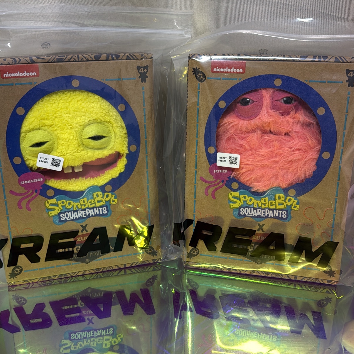 Fuggler x SpongeBob Plush Yellow 착용 스타일
