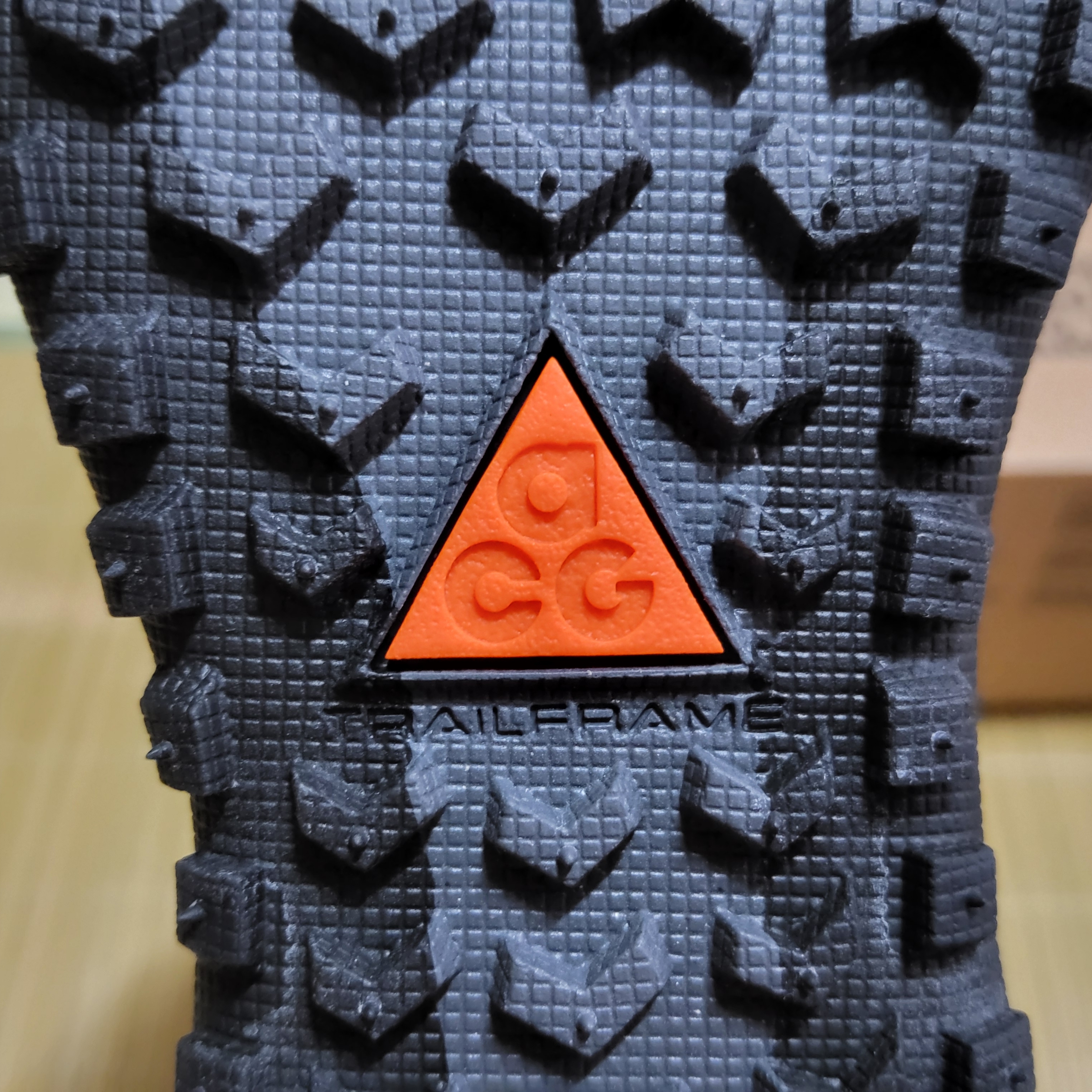 Nike ACG Mountain Fly Gore-Tex Black and Dark Grey 착용 스타일 - 8