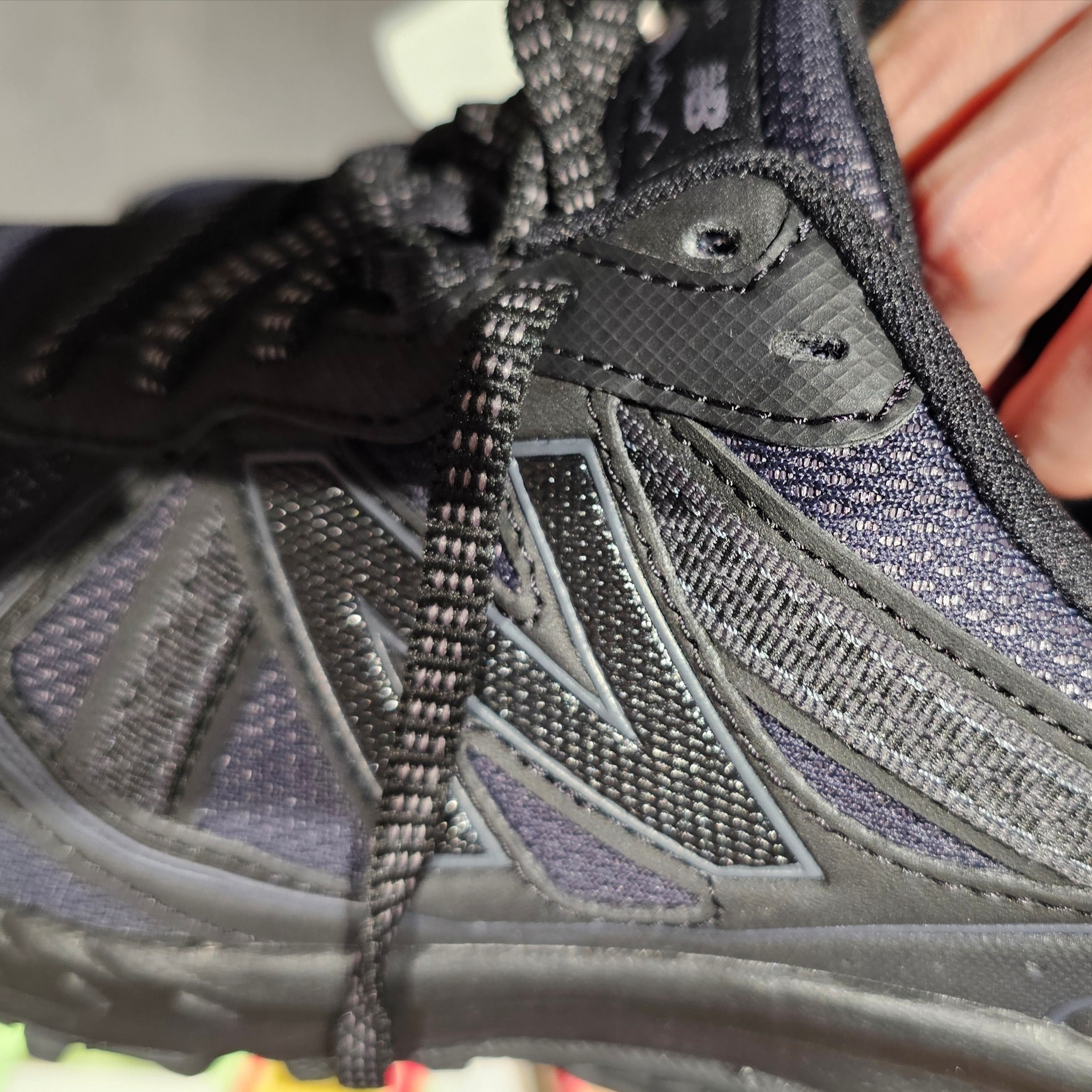New Balance 410v5 Black - 2E Wide 착용 스타일