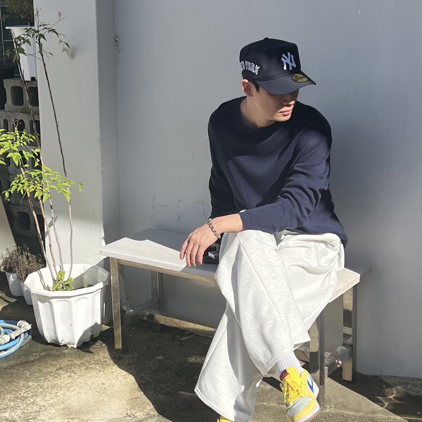 New Era MLB New York Yankees Pillbox Series Ball Cap Navy, (W) Jordan 1 x Travis Scott Retro Low OG SP Canary 착용 스타일 - 1