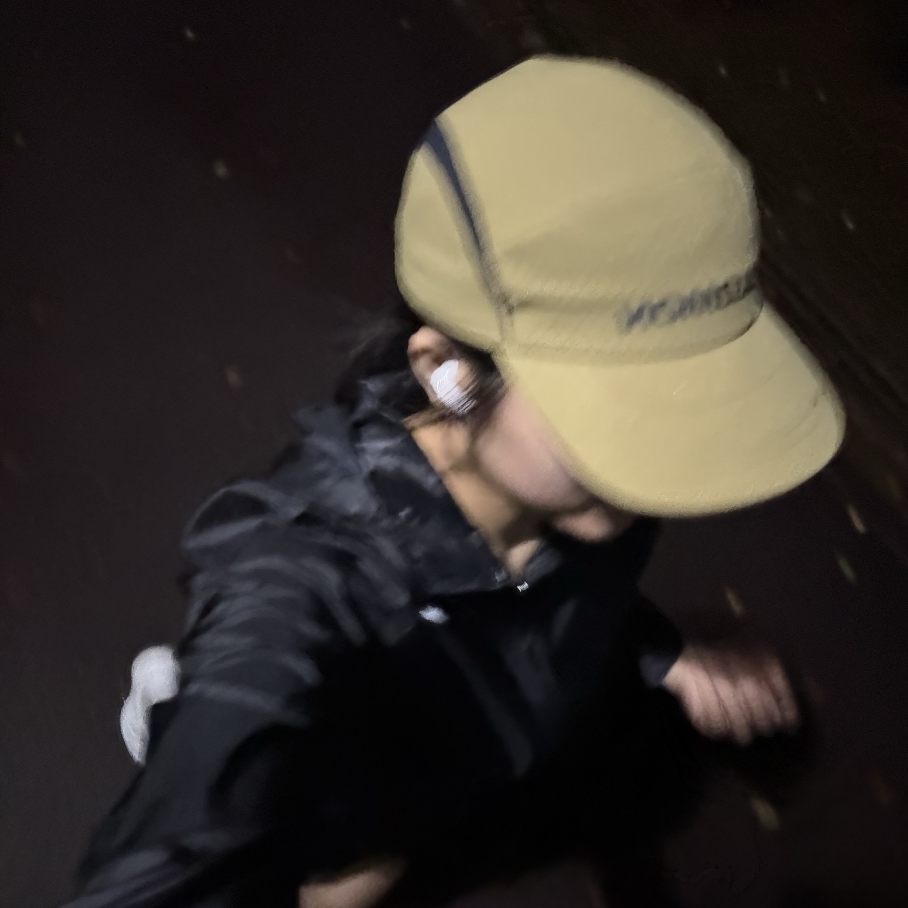 Salomon Trail Grit Mesh Cap Light Khaki 착용 스타일