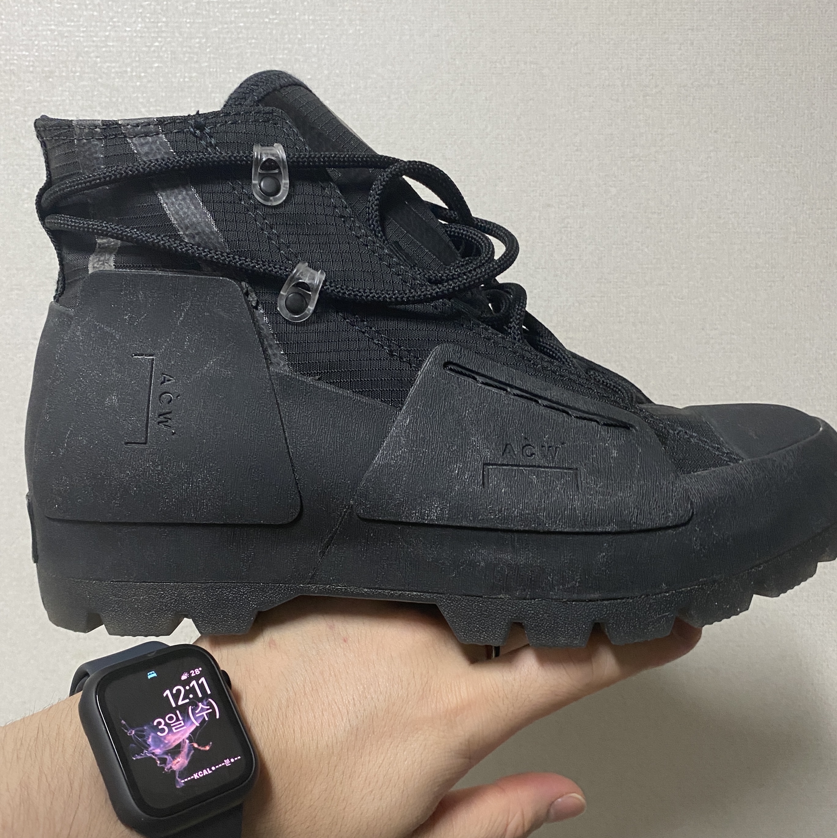 Converse x A-Cold-Wall Chuck Taylor All Star Lugged High Black 착용 스타일