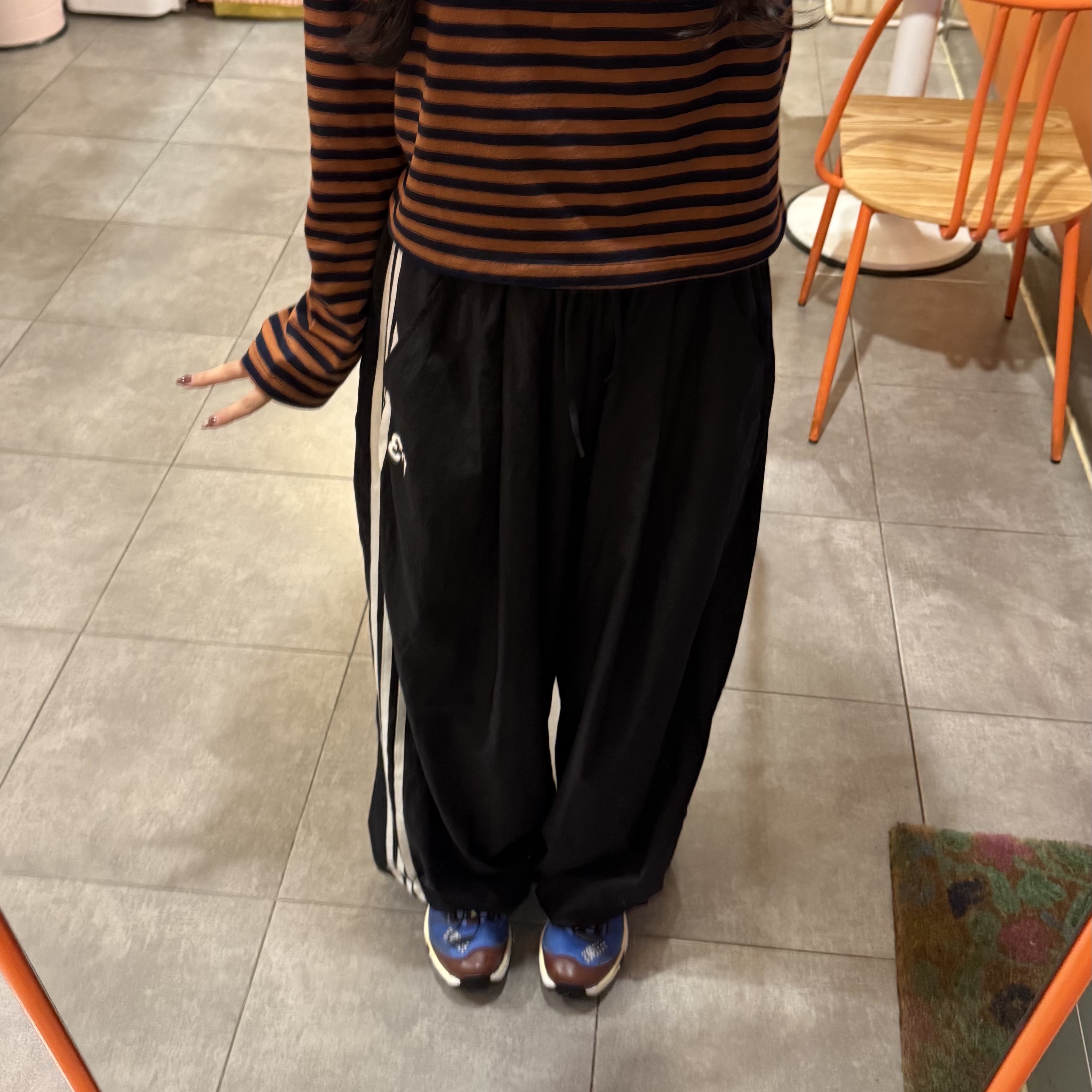 (W) Y-3 3-Stripes Nylon Tracksuit Bottoms Black, Salomon x MM6 Maison Margiela XT-4 Mule 2 Ultramarine Rum Raisin 착용 스타일 - 2