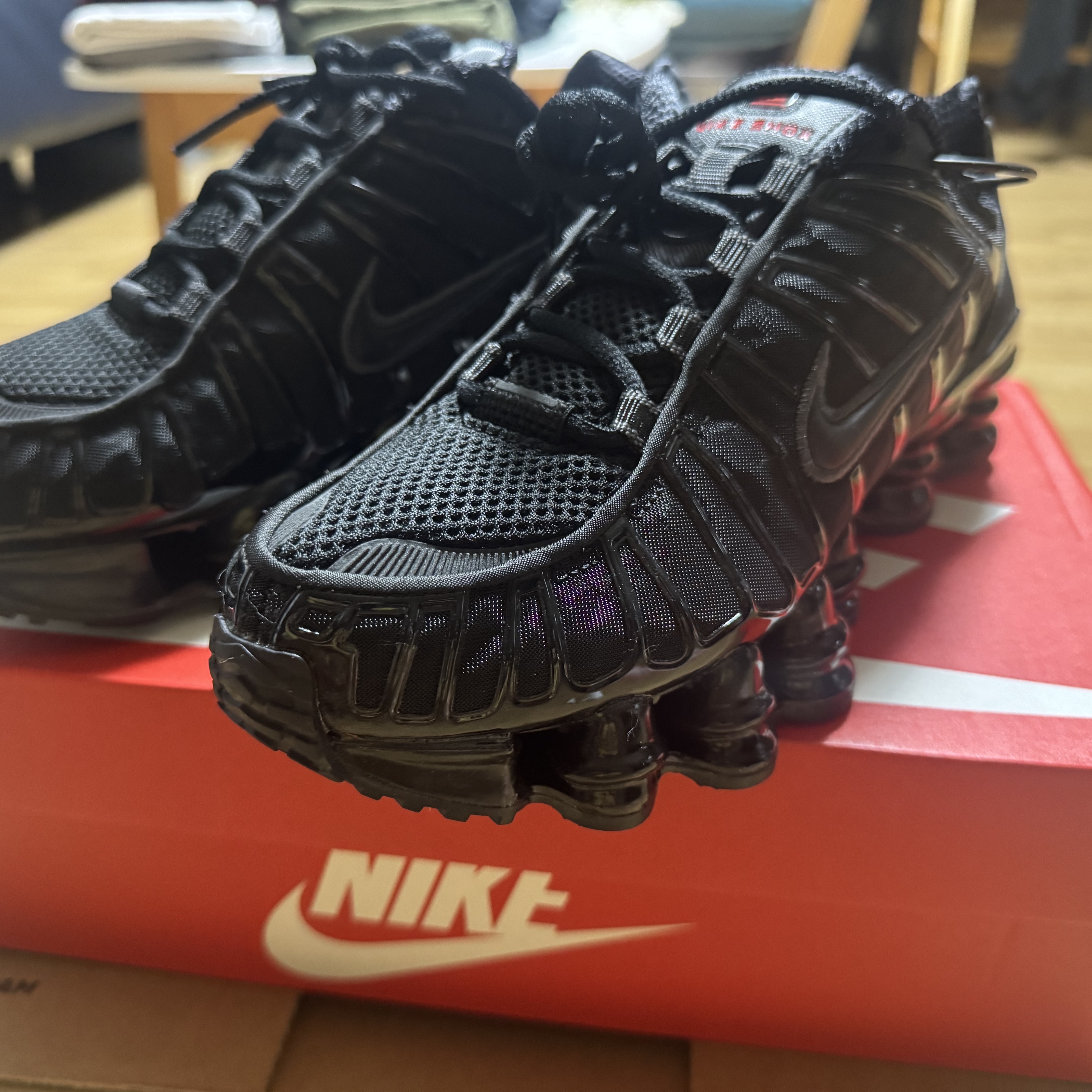 (W) Nike Shox TL Black and Max Orange 착용 스타일 - 3