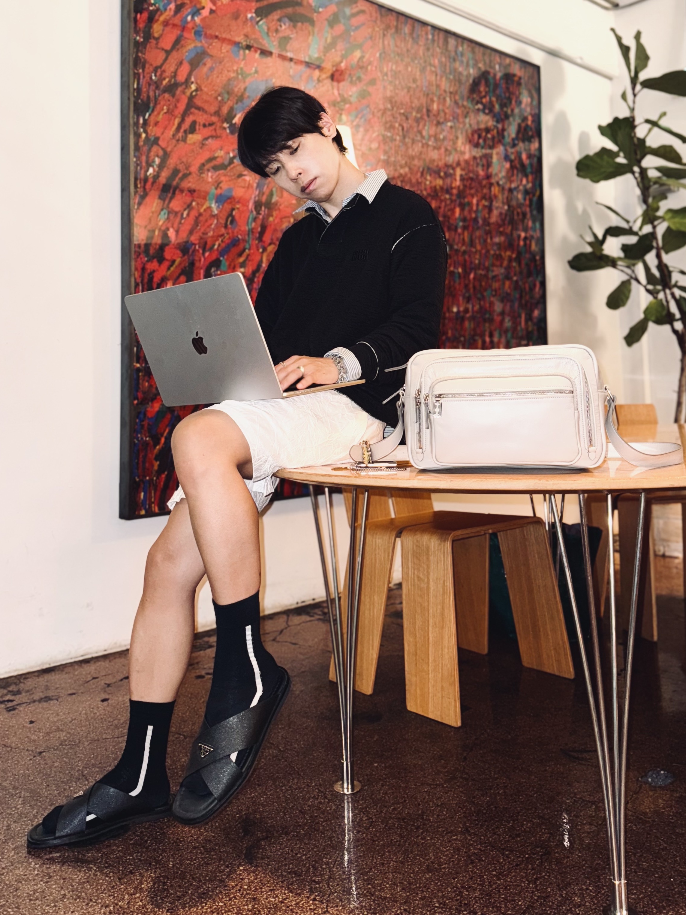 (W) Prada Nappa Leather Slides Black, Apple 2024 MacBook Air 15 M3 256GB SSD / 8GB RAM Silver (Korean Ver.) 착용 스타일 - 1