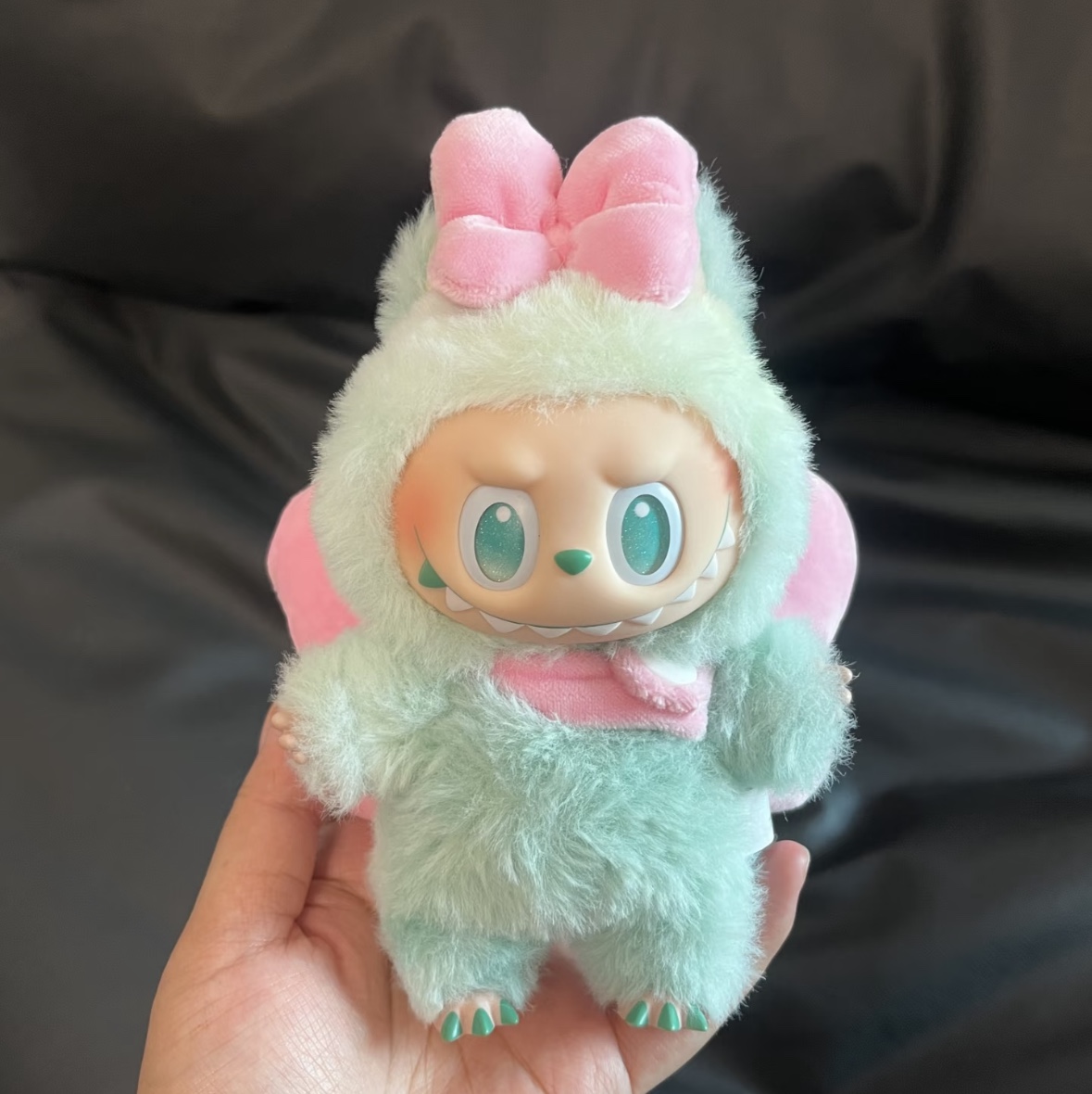 Pop Mart Labubu The Monsters Highlight Series Serenity Keyring (Opened Case) 착용 스타일
