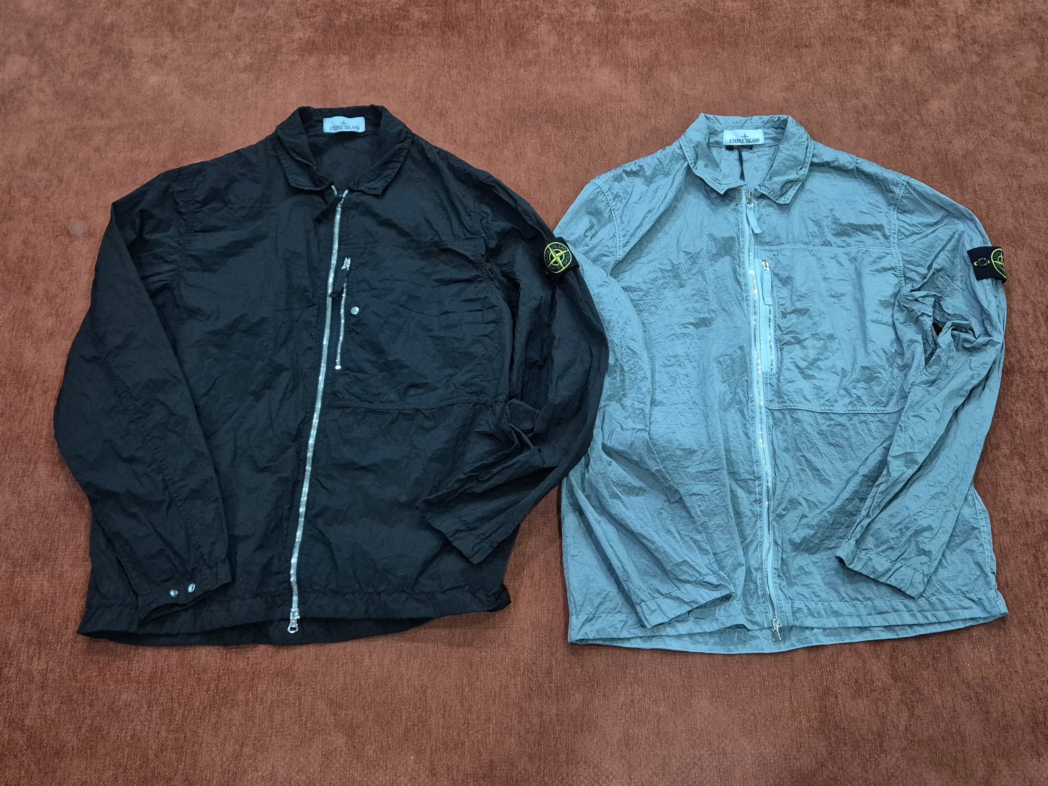 Stone Island 1200005 Nylon Metal in Econyl Overshirt with Pocket and Two-Way Zipper Black - 25SS, Stone Island 1200005 Nylon Metal in Econyl Overshirt with Pocket and Two-Way Zipper Pearl Grey - 25SS 착용 스타일 - 2
