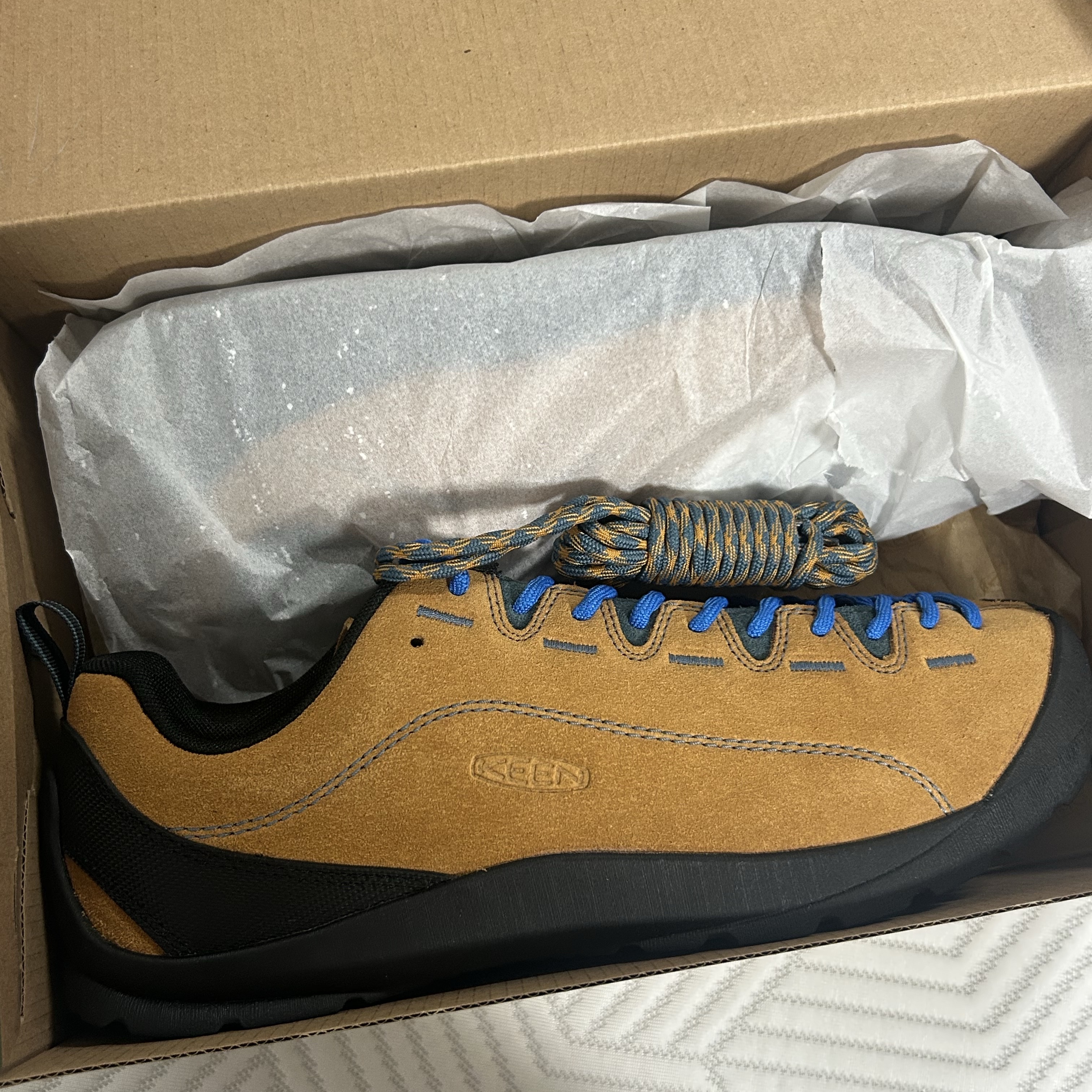 Keen Jasper Suede Sneakers Camel 착용 스타일 - 2