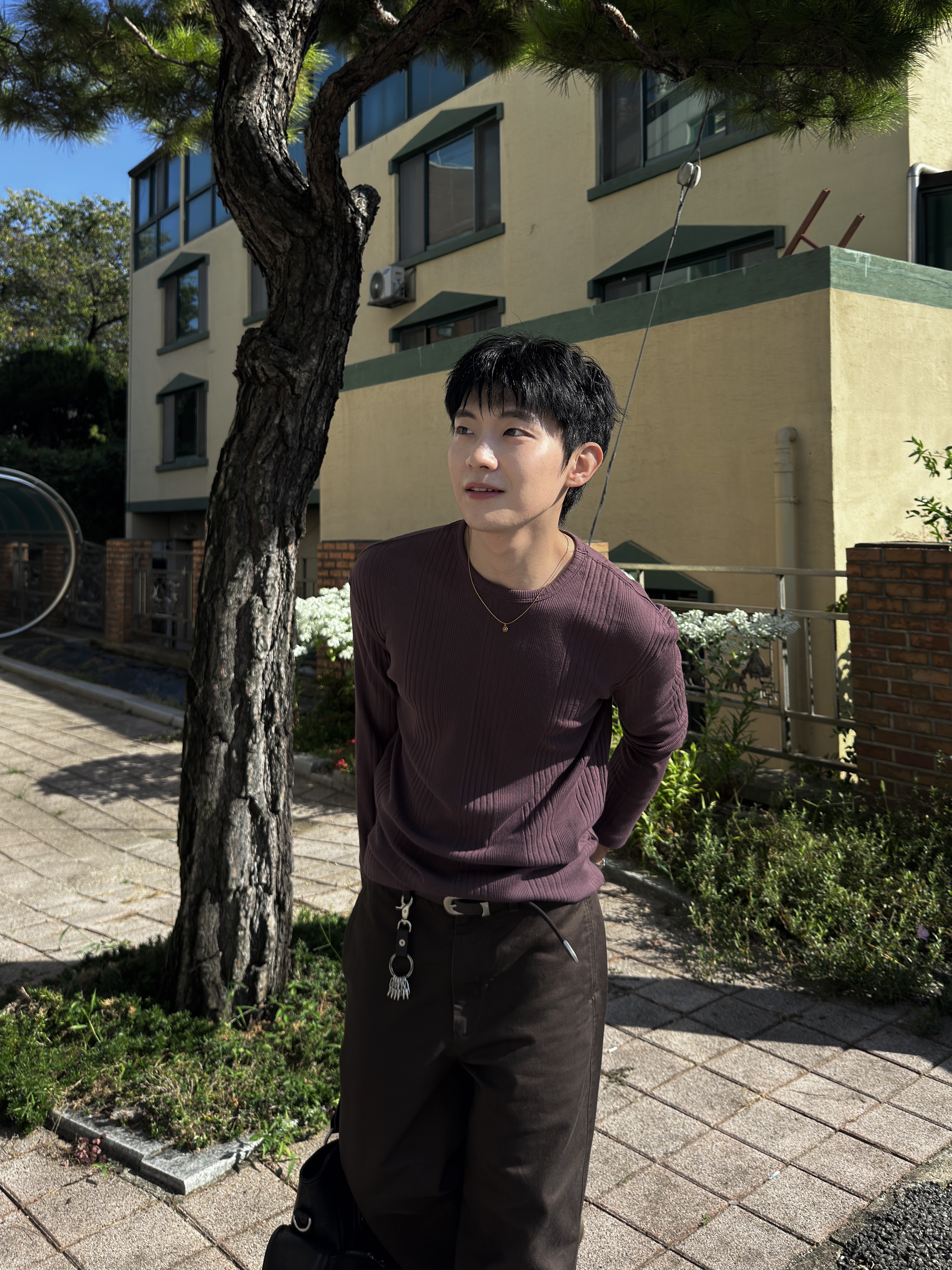 Uniqlo U Wide FIt Chino Pants Dark Brown, Millo Archive Utility Keyring Silver 착용 스타일 - 1