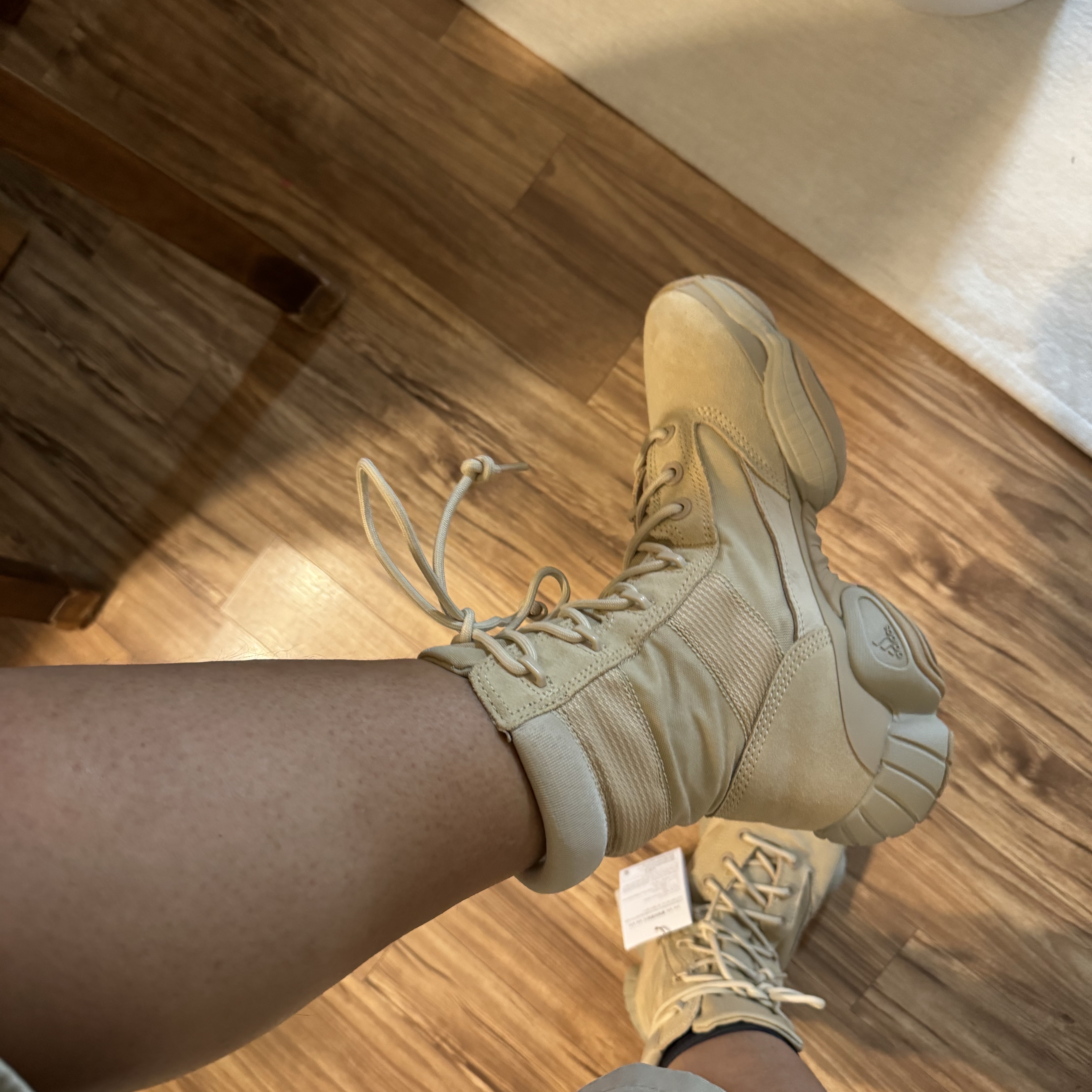 Adidas Yeezy 500 High Tactical Utility Sand 착용 스타일