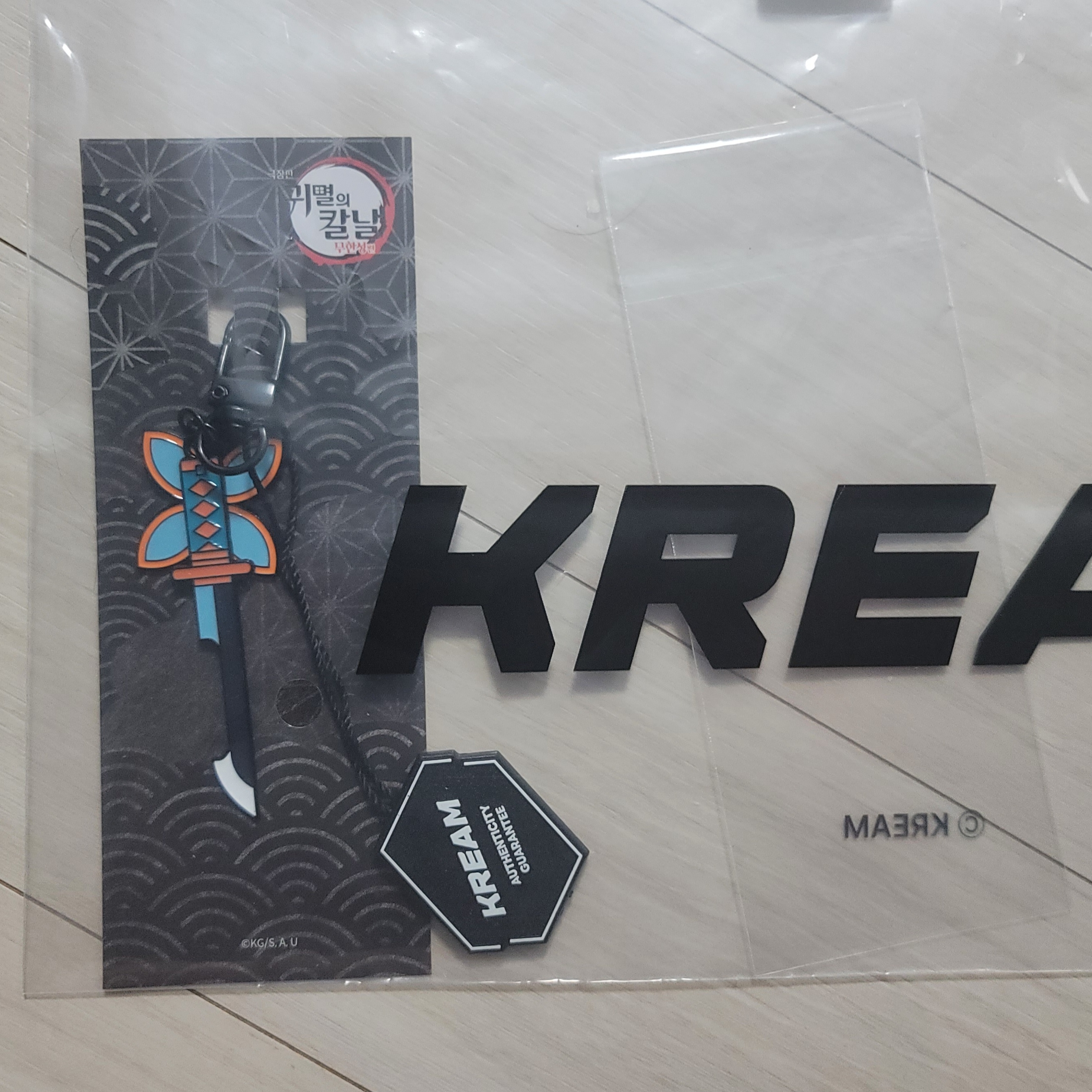 Demon Slayer Kimetsu No Yaiba Nichirin Sword Keyring Kocho Shinobu 착용 스타일