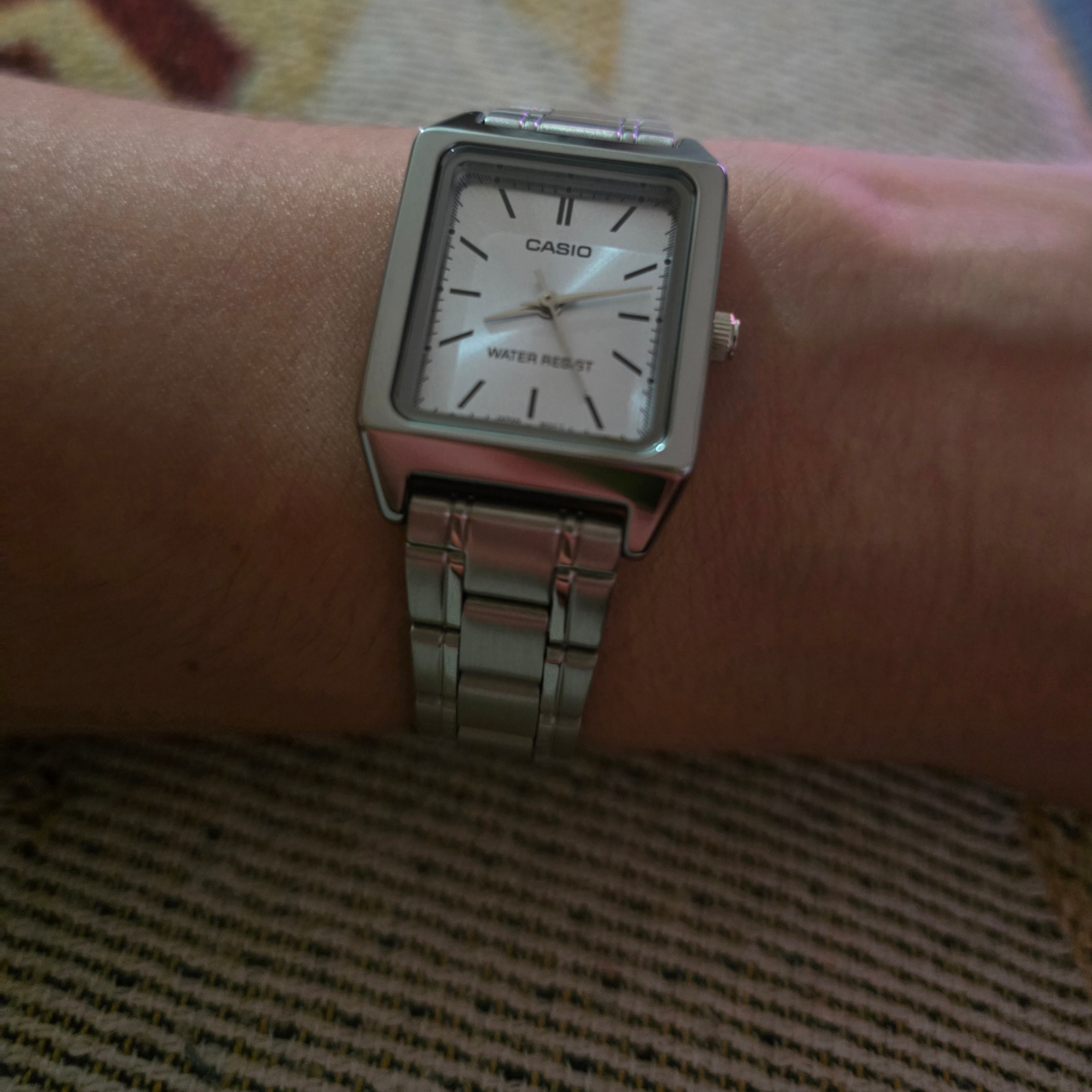 Casio LTP-V007D-2E 착용 스타일