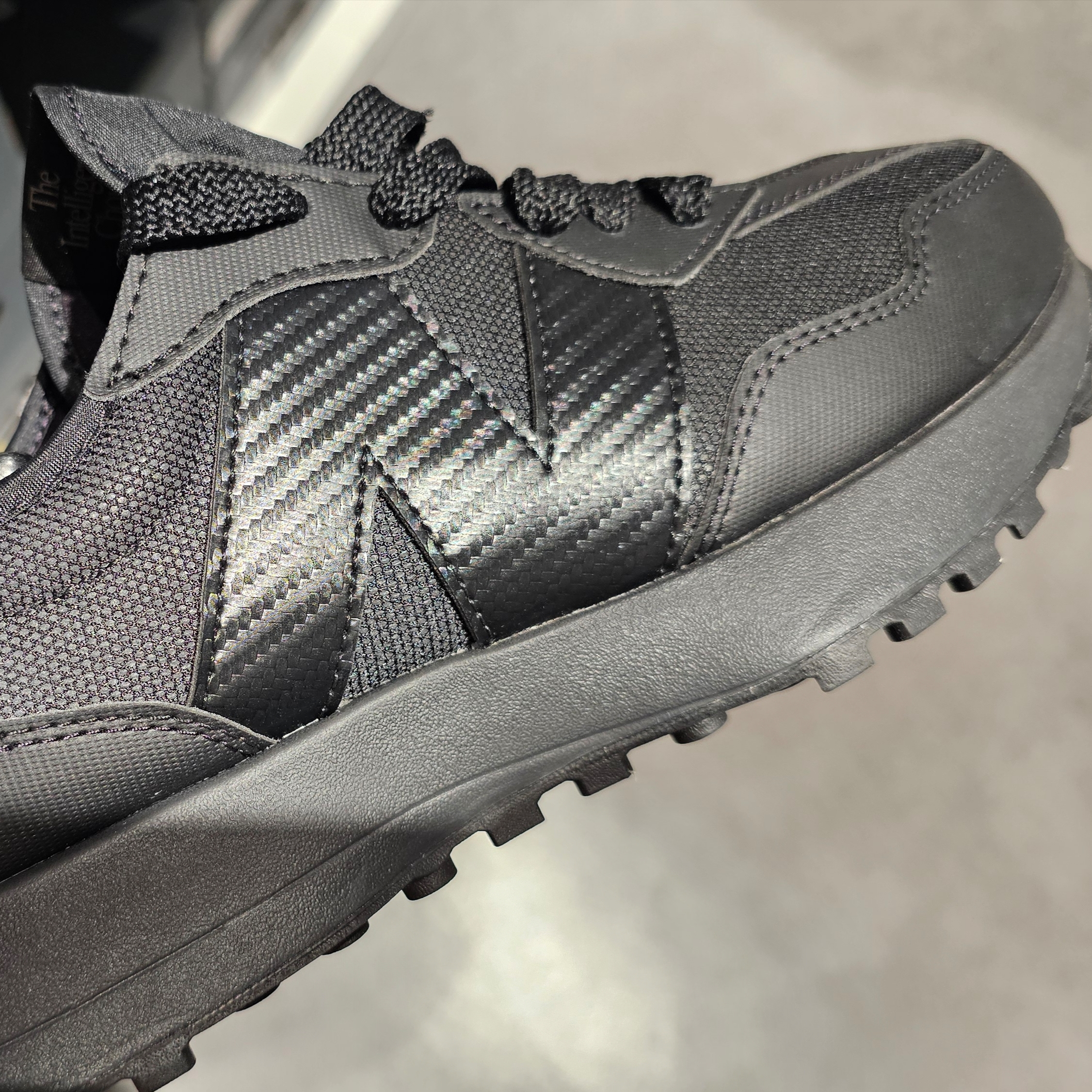 New Balance 327 Black 착용 스타일
