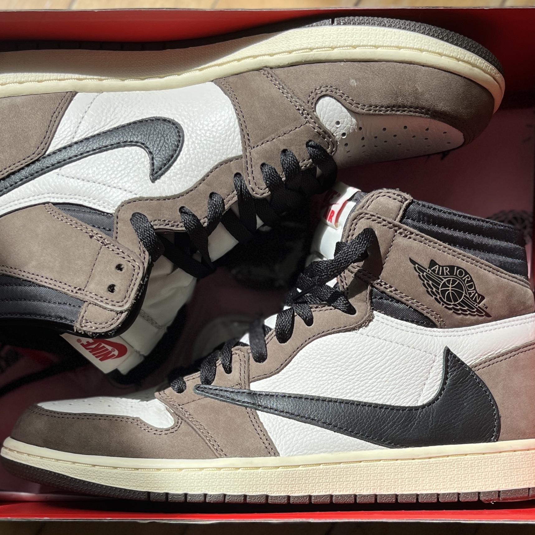 Jordan 1 x Travis Scott Retro High OG SP Mocha 착용 스타일