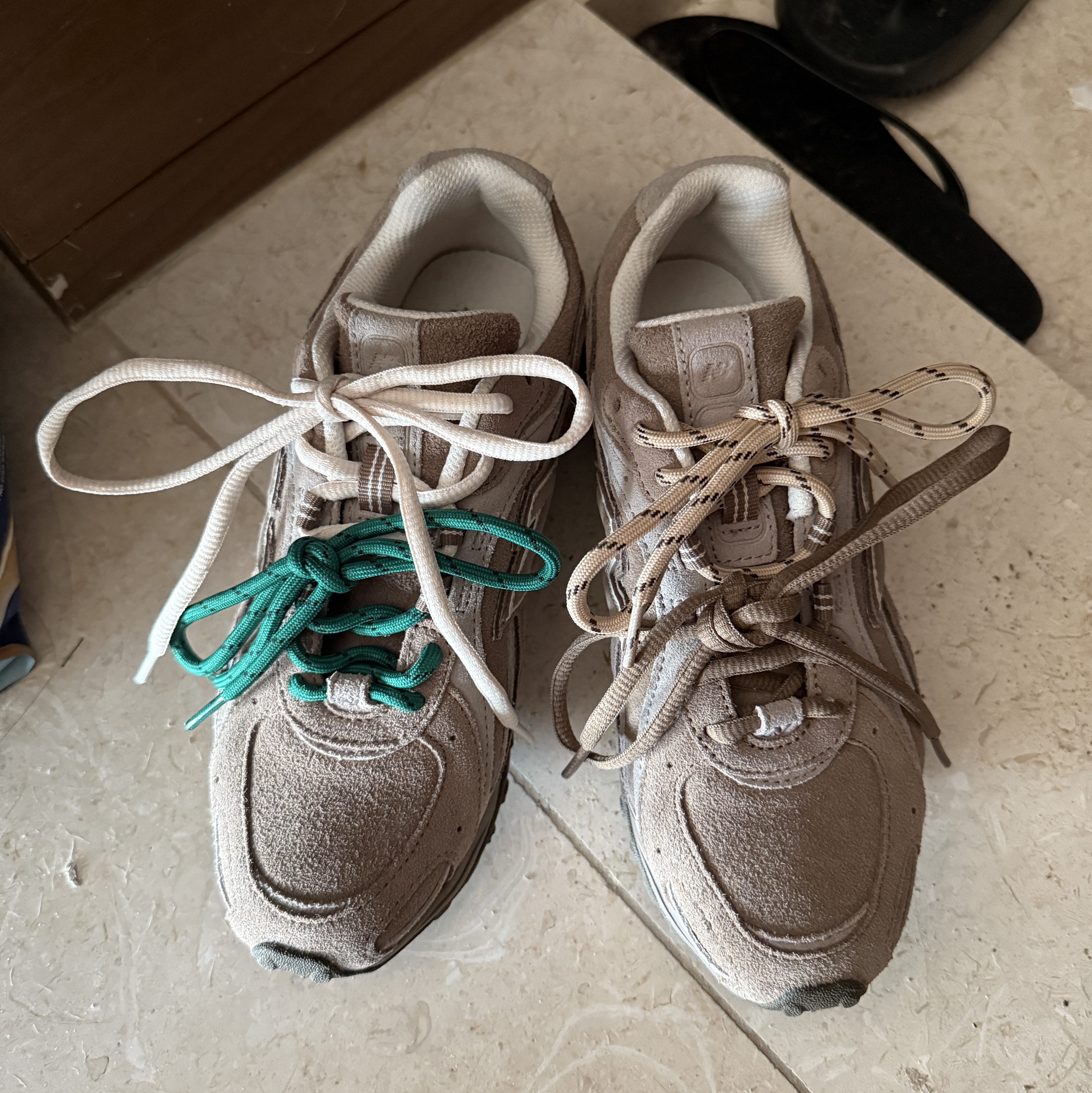 New Balance 204L Suede Mushroom Arid Stone 착용 스타일