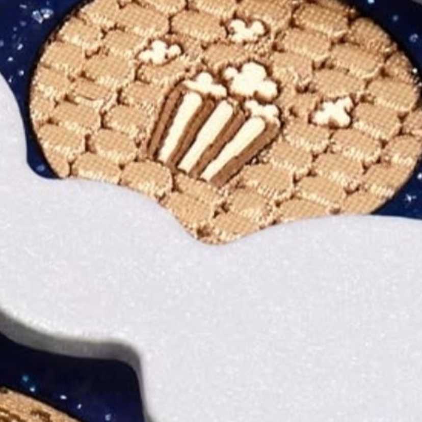 Swatch x Omega x Snoopy Bioceramic Moonswatch September’s Mission To Earthphase 42mm Moonshine Gold, Swatch x Omega x Snoopy Bioceramic Moonswatch August's Mission To Earthphase 42mm Moonshine Gold 착용 스타일 - 3