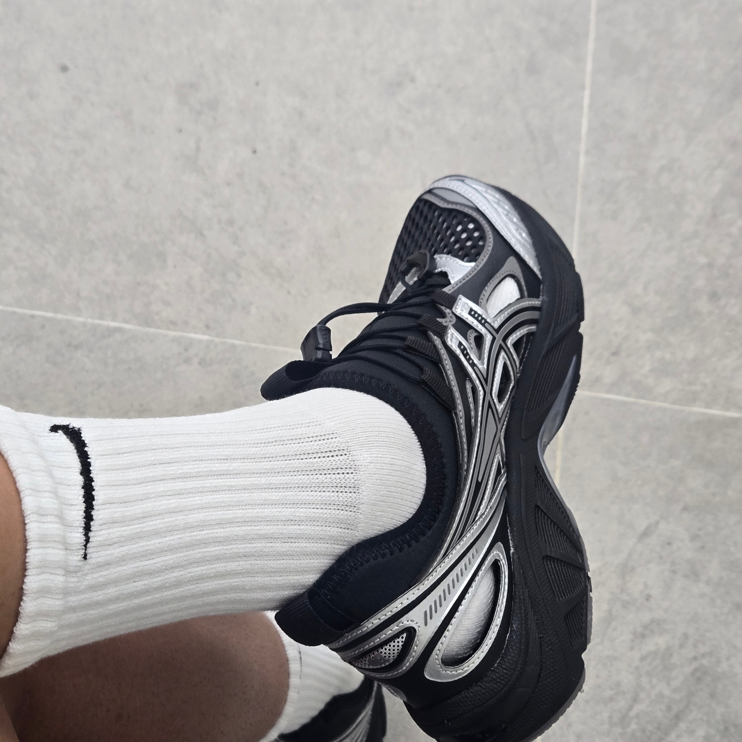 Asics GT-2160 Breeze Black Pure Silver 착용 스타일