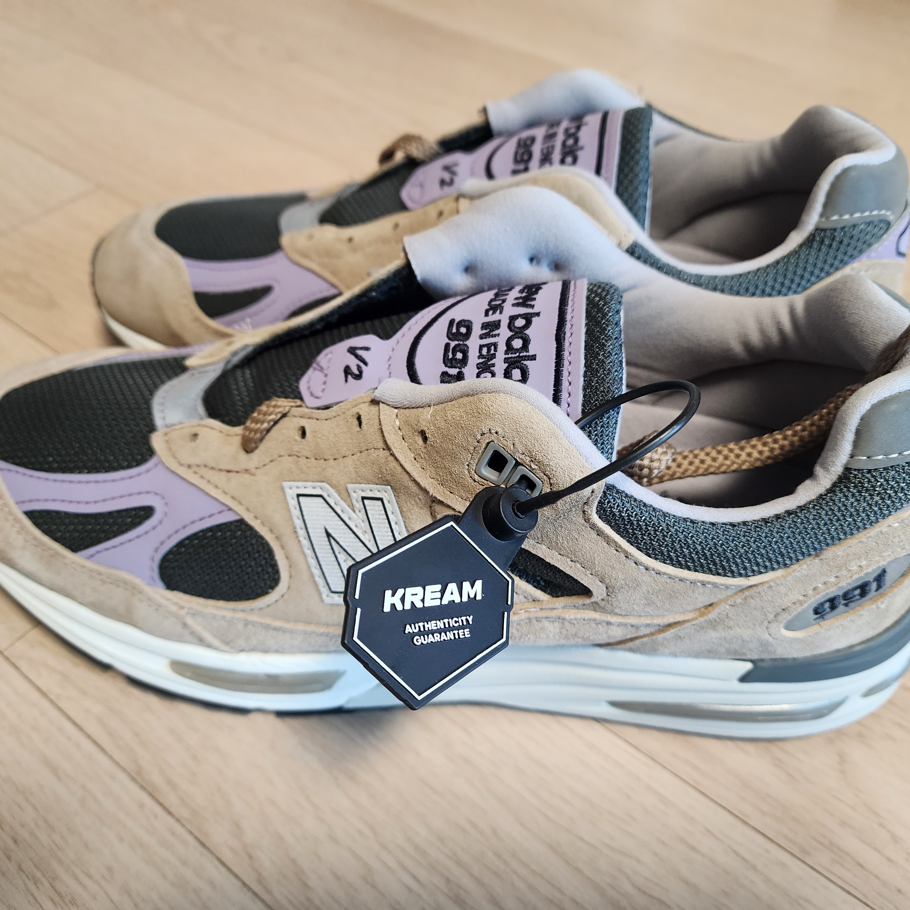 New Balance 991v2 Made in UK Cement Douglas Fir 착용 스타일