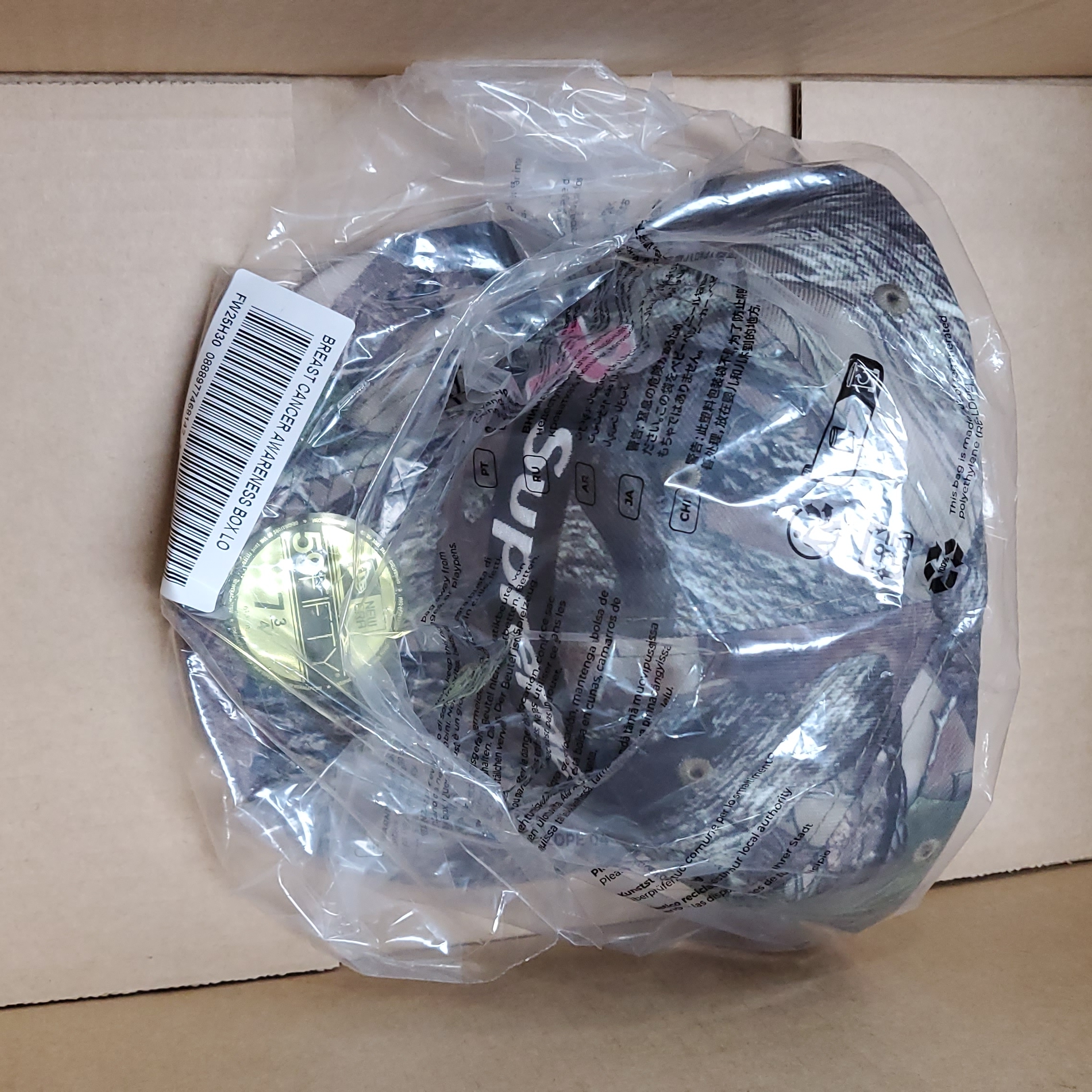 Supreme Breast Cancer Awareness Box Logo New Era TrueTimber HTC Fall Camo - 25FW 착용 스타일